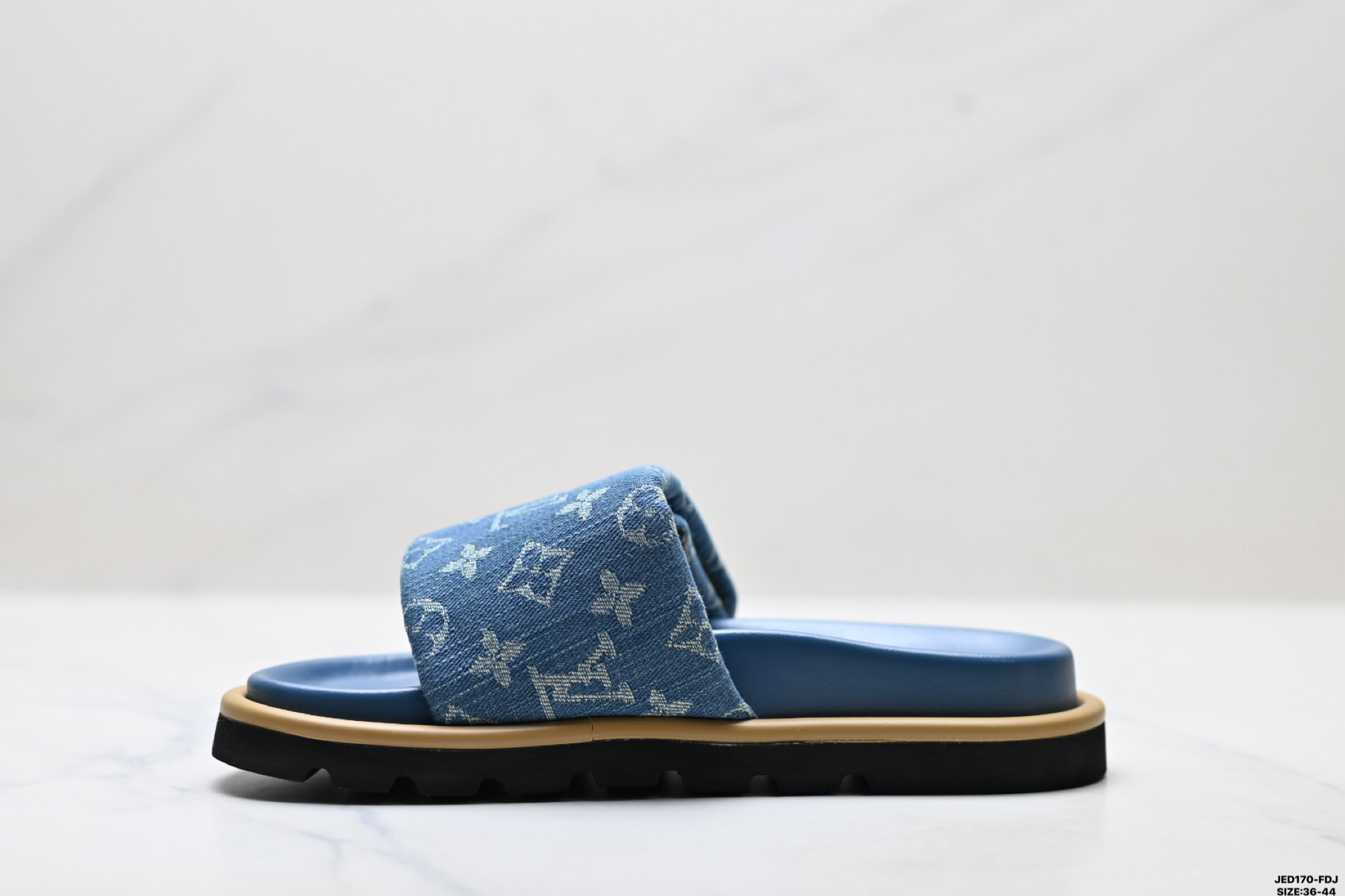 Louis Vuitton Pool Pillow Comfort 路易威登 牛仔布 经典印花 露趾 一字拖鞋-Top High Quatity Cheap Sneakers Fashion Clothing Clothes Bags handbags Shoes of all Brand wholesale With The best Quality And Beautiful Price from China Factory Chinese suppliers wholesaler seller Louis Vuitton Pool Pillow Comfort 路易威登 牛仔布 经典印花 露趾 一字拖鞋