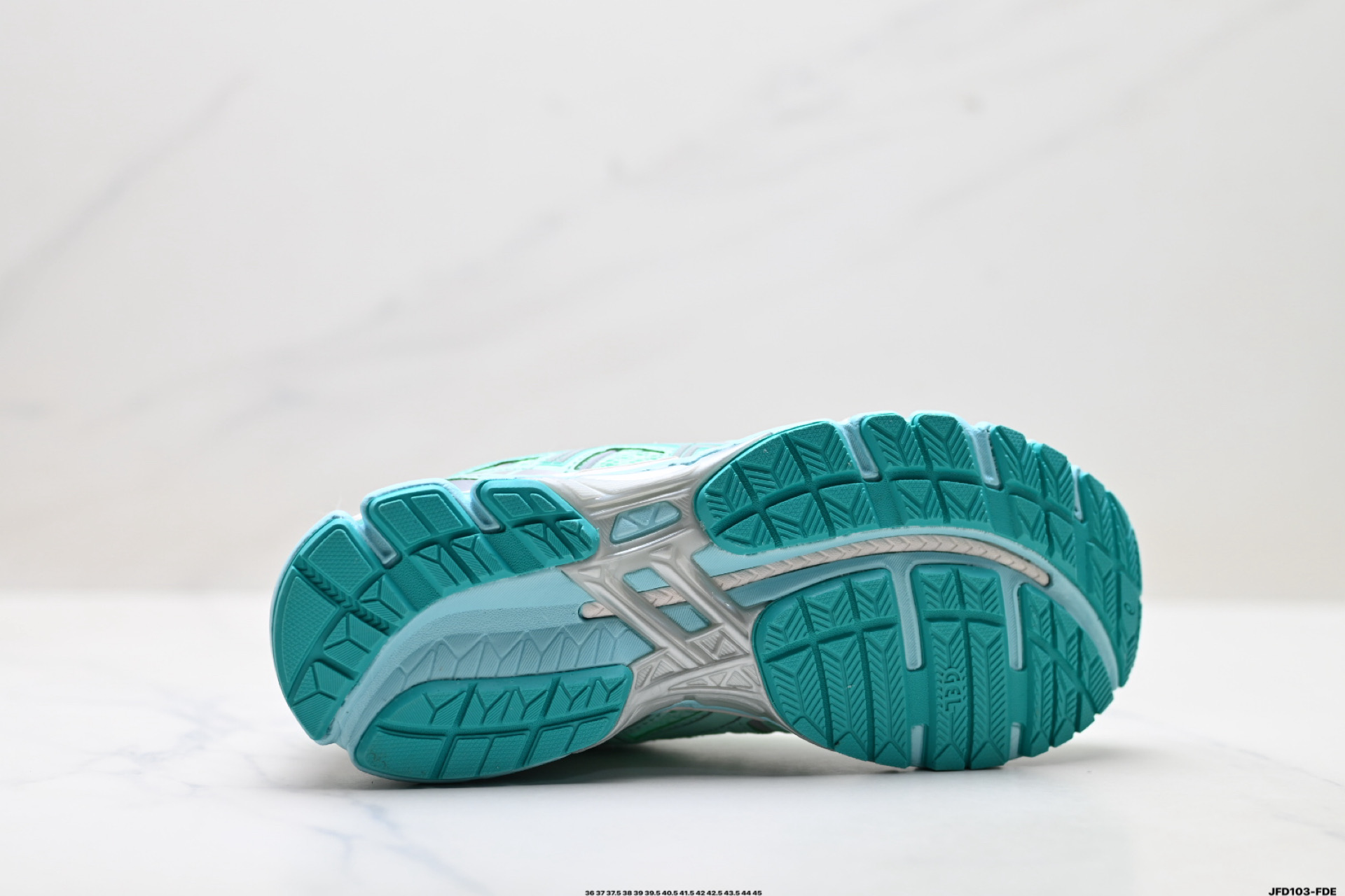 Asics Gel-Kayano 20 亚瑟士 舒适百搭耐磨支撑透气 低帮跑步鞋 1203A388-001