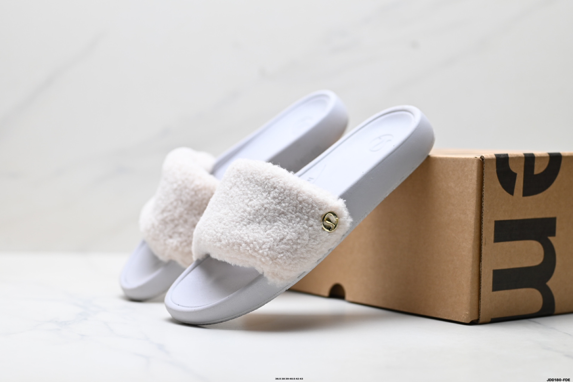 lululemon露露乐蒙 Fleece Restfeel Slide舒适百搭摇粒绒 防滑防磨一字拖鞋-Top High Quatity Cheap Sneakers Fashion Clothing Clothes Bags handbags Shoes of all Brand wholesale With The best Quality And Beautiful Price from China Factory Chinese suppliers wholesaler seller lululemon露露乐蒙 Fleece Restfeel Slide舒适百搭摇粒绒 防滑防磨一字拖鞋
