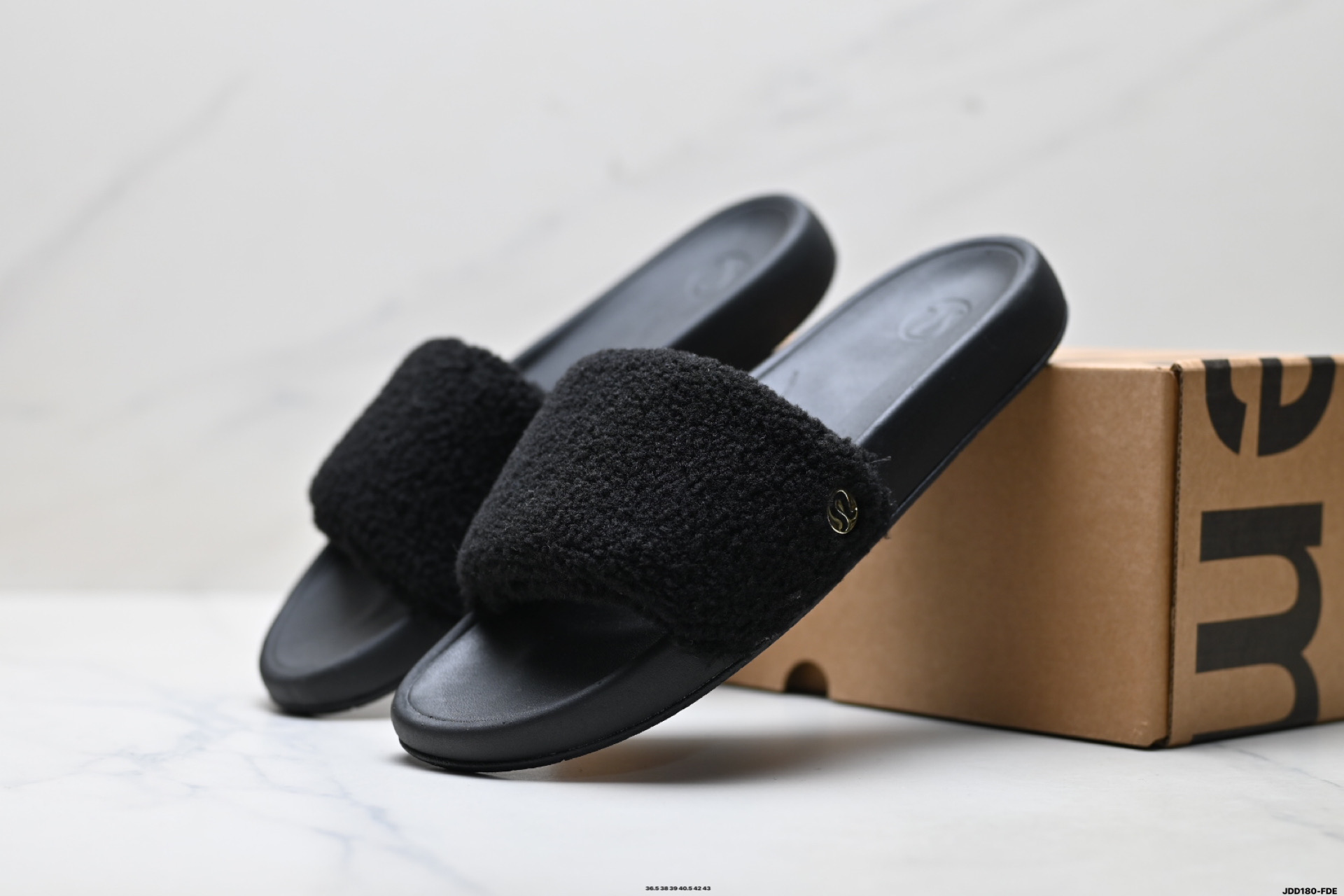 lululemon露露乐蒙 Fleece Restfeel Slide舒适百搭摇粒绒 防滑防磨一字拖鞋-Top High Quatity Cheap Sneakers Fashion Clothing Clothes Bags handbags Shoes of all Brand wholesale With The best Quality And Beautiful Price from China Factory Chinese suppliers wholesaler seller lululemon露露乐蒙 Fleece Restfeel Slide舒适百搭摇粒绒 防滑防磨一字拖鞋
