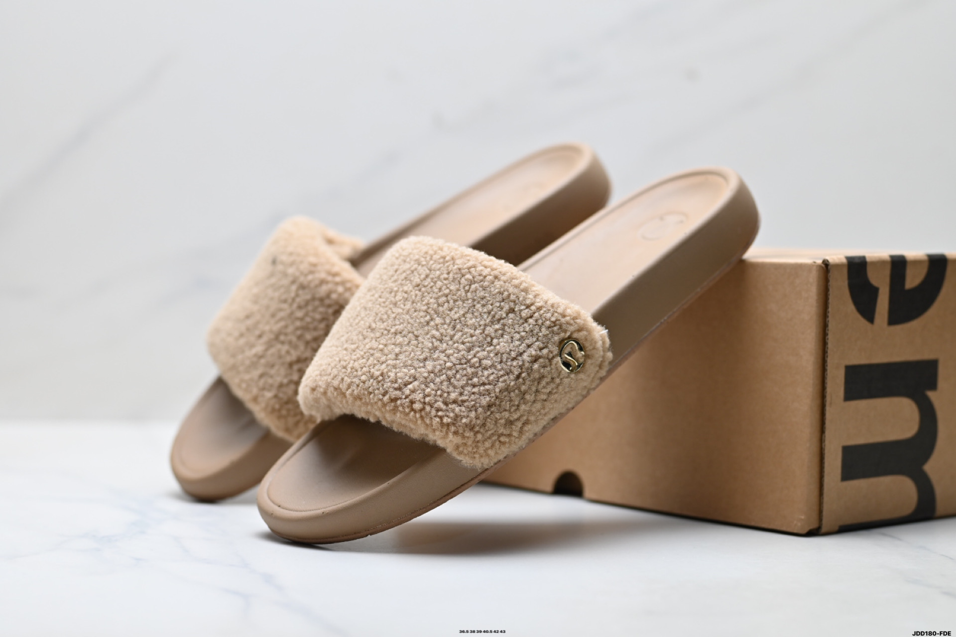 lululemon露露乐蒙 Fleece Restfeel Slide舒适百搭摇粒绒 防滑防磨一字拖鞋-Top High Quatity Cheap Sneakers Fashion Clothing Clothes Bags handbags Shoes of all Brand wholesale With The best Quality And Beautiful Price from China Factory Chinese suppliers wholesaler seller lululemon露露乐蒙 Fleece Restfeel Slide舒适百搭摇粒绒 防滑防磨一字拖鞋