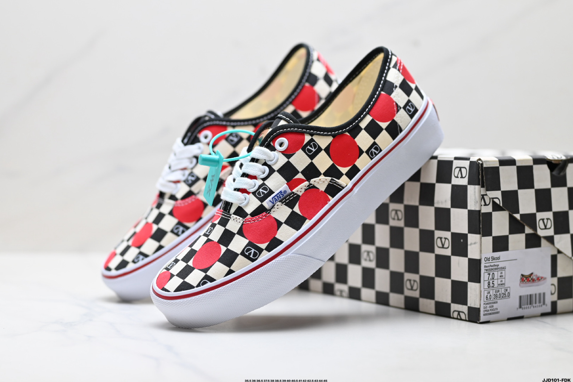 Valentino华伦天奴 x Vans范斯 联名款 VLO棋盘格花纹 低帮帆布鞋 WS0ND8HPKJV7-Top High Quatity Cheap Sneakers Fashion Clothing Clothes Bags handbags Shoes of all Brand wholesale With The best Quality And Beautiful Price from China Factory Chinese suppliers wholesaler seller Valentino华伦天奴 x Vans范斯 联名款 VLO棋盘格花纹 低帮帆布鞋 WS0ND8HPKJV7