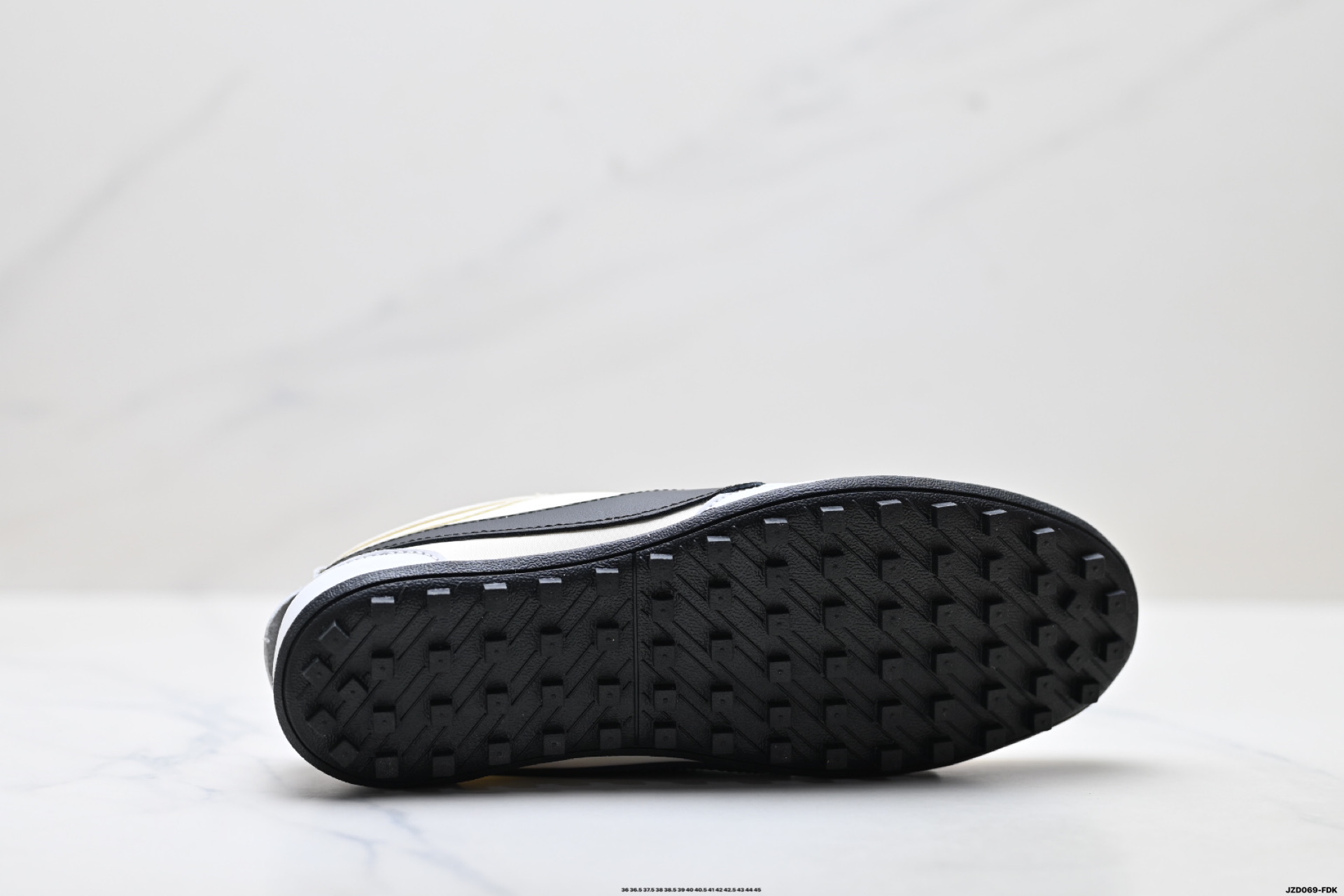 Nike Moon Shoe Summit 耐克 柔软舒适防滑耐磨 低帮休闲板鞋 II0407-001-Top High Quatity Cheap Sneakers Fashion Clothing Clothes Bags handbags Shoes of all Brand wholesale With The best Quality And Beautiful Price from China Factory Chinese suppliers wholesaler seller Nike Moon Shoe Summit 耐克 柔软舒适防滑耐磨 低帮休闲板鞋 II0407-001