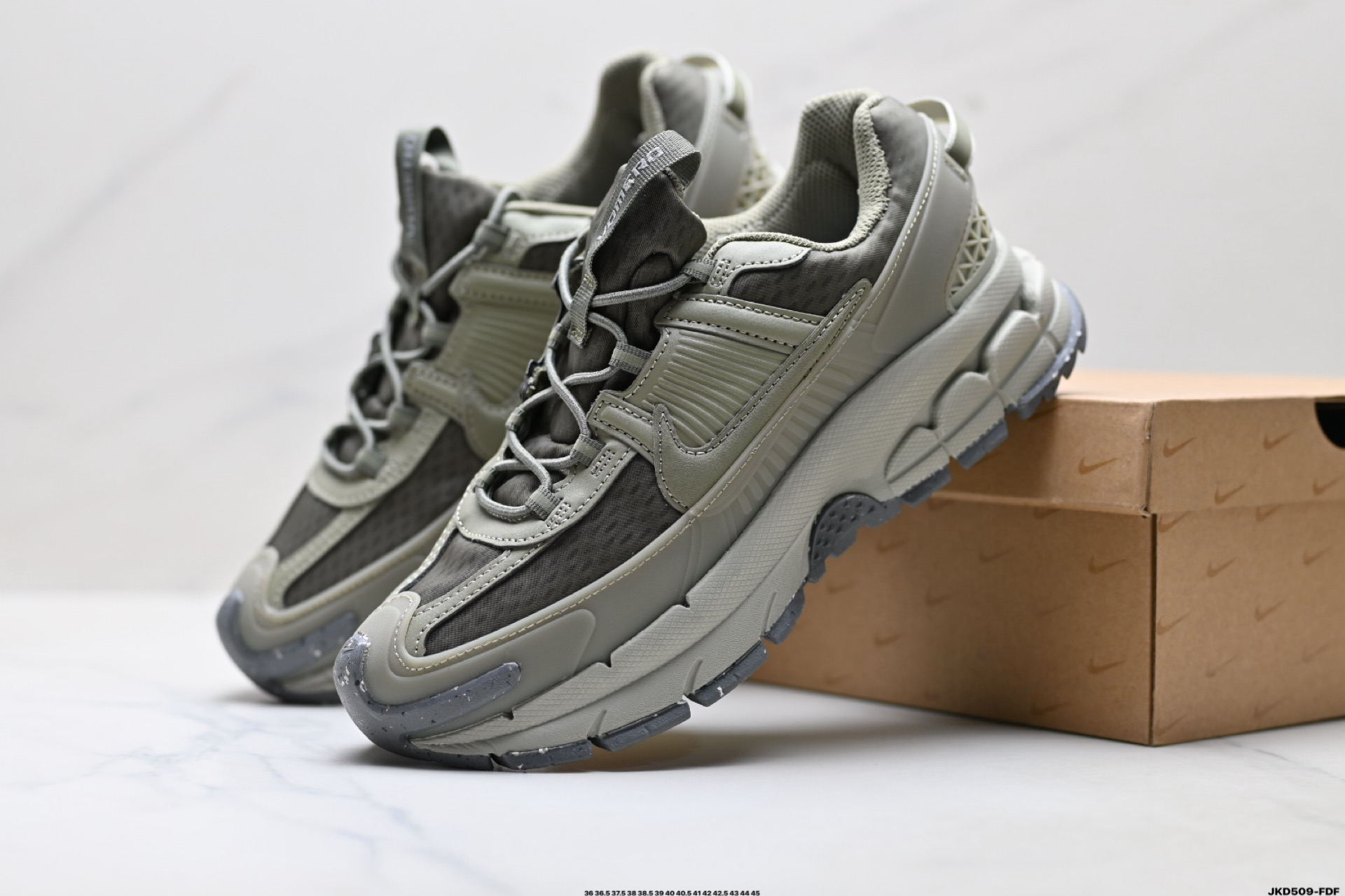 Nike Zoom Vomero Roam 耐克 复古休闲运动慢跑鞋 HJ4646-300-Top High Quatity Cheap Sneakers Fashion Clothing Clothes Bags handbags Shoes of all Brand wholesale With The best Quality And Beautiful Price from China Factory Chinese suppliers wholesaler seller Nike Zoom Vomero Roam 耐克 复古休闲运动慢跑鞋 HJ4646-300