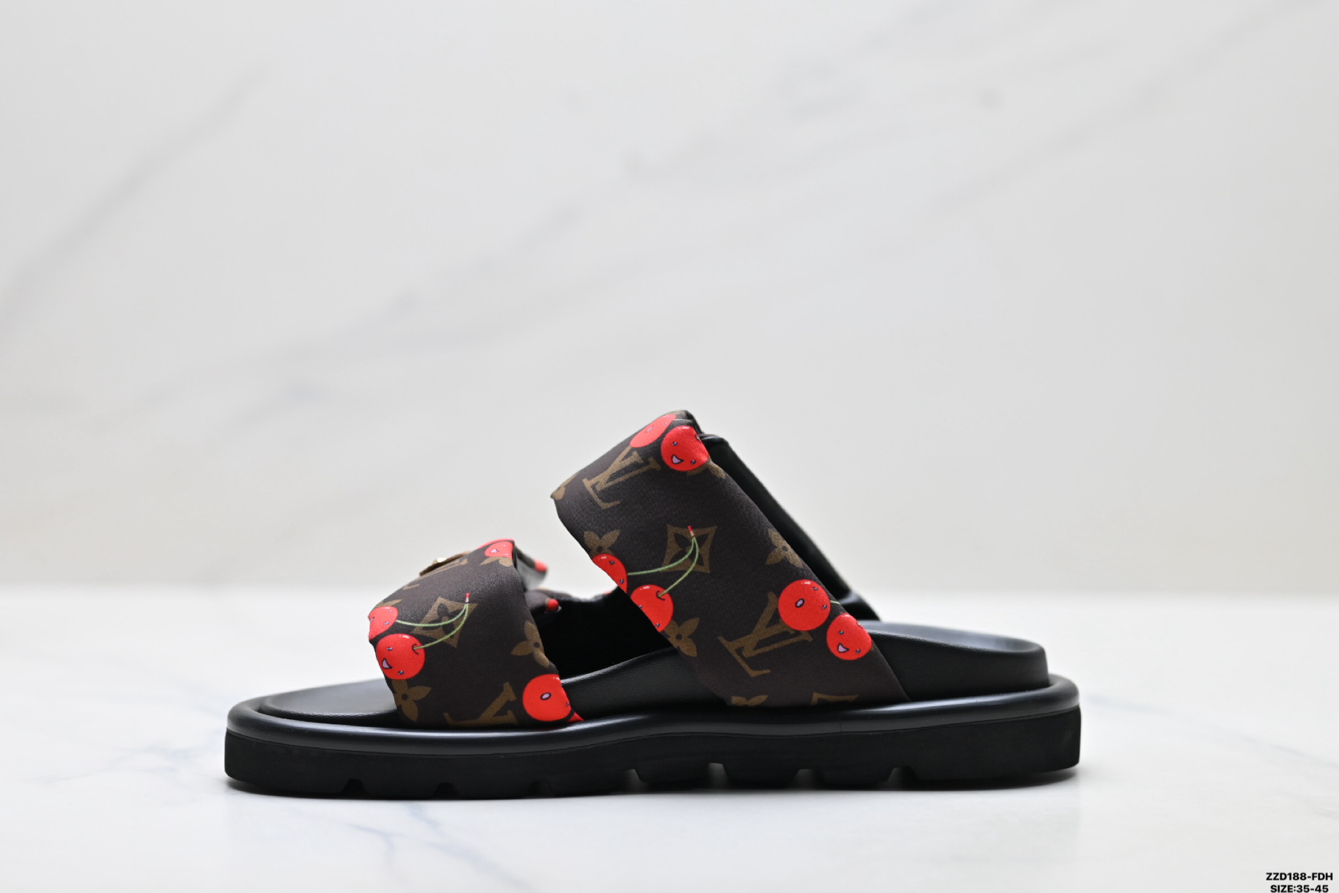 纯原Louis Vuitton Pool Pillow 路易威登 皮革 刺绣图案 露趾套脚 LV 拖鞋-Top High Quatity Cheap Sneakers Fashion Clothing Clothes Bags handbags Shoes of all Brand wholesale With The best Quality And Beautiful Price from China Factory Chinese suppliers wholesaler seller 纯原Louis Vuitton Pool Pillow 路易威登 皮革 刺绣图案 露趾套脚 LV 拖鞋