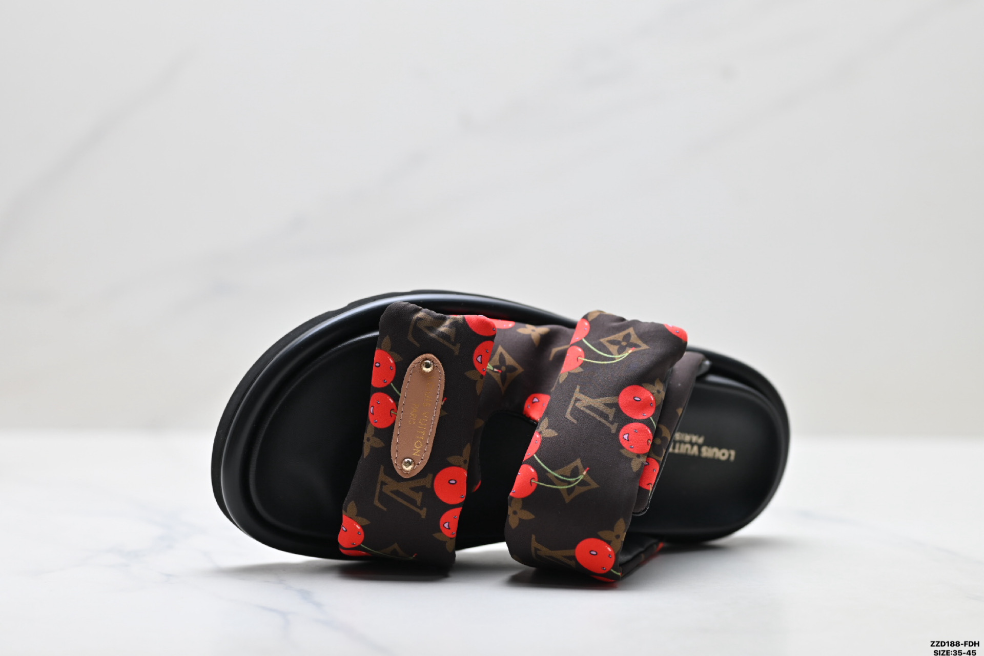 纯原Louis Vuitton Pool Pillow 路易威登 皮革 刺绣图案 露趾套脚 LV 拖鞋-Top High Quatity Cheap Sneakers Fashion Clothing Clothes Bags handbags Shoes of all Brand wholesale With The best Quality And Beautiful Price from China Factory Chinese suppliers wholesaler seller 纯原Louis Vuitton Pool Pillow 路易威登 皮革 刺绣图案 露趾套脚 LV 拖鞋