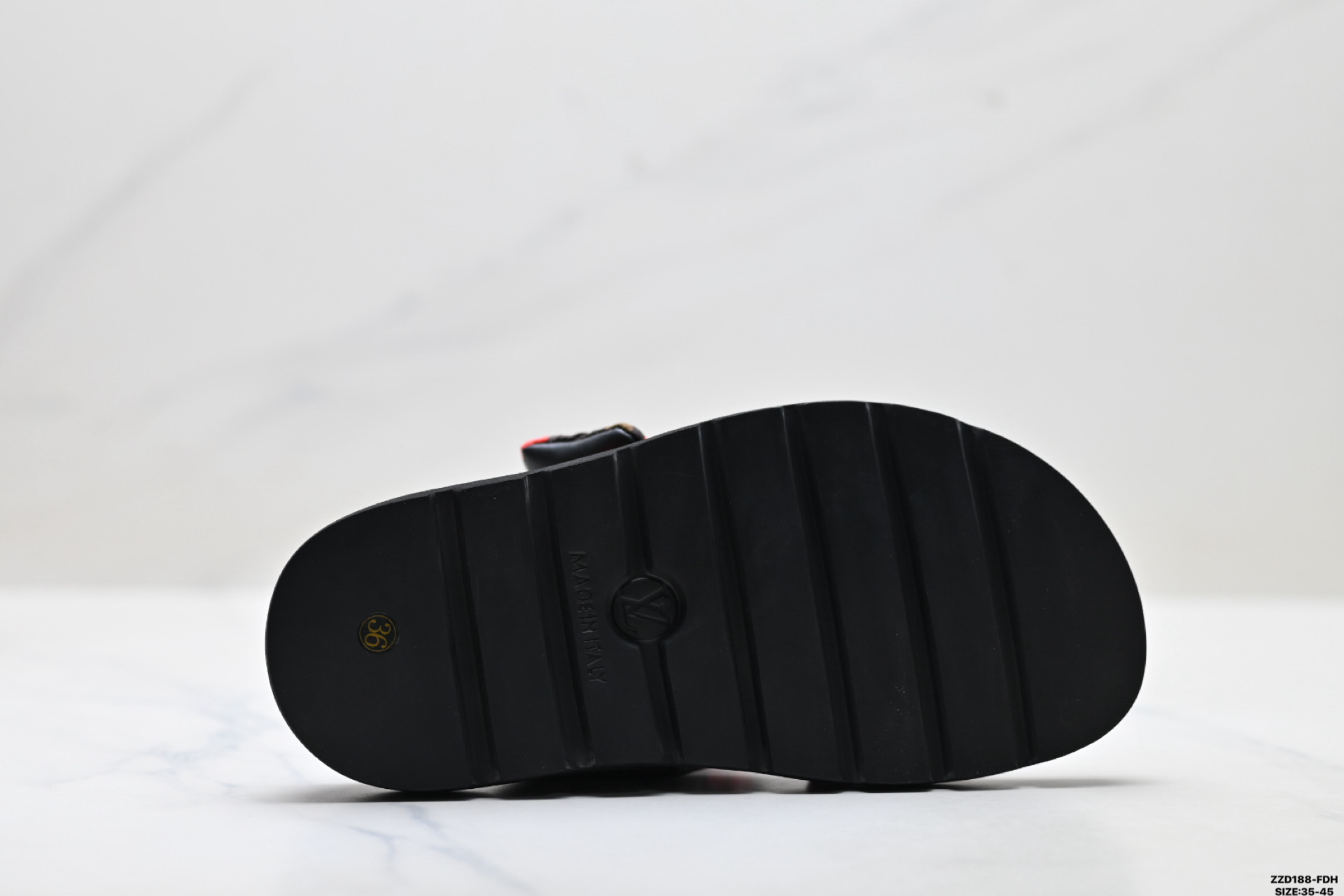 纯原Louis Vuitton Pool Pillow 路易威登 皮革 刺绣图案 露趾套脚 LV 拖鞋-Top High Quatity Cheap Sneakers Fashion Clothing Clothes Bags handbags Shoes of all Brand wholesale With The best Quality And Beautiful Price from China Factory Chinese suppliers wholesaler seller 纯原Louis Vuitton Pool Pillow 路易威登 皮革 刺绣图案 露趾套脚 LV 拖鞋