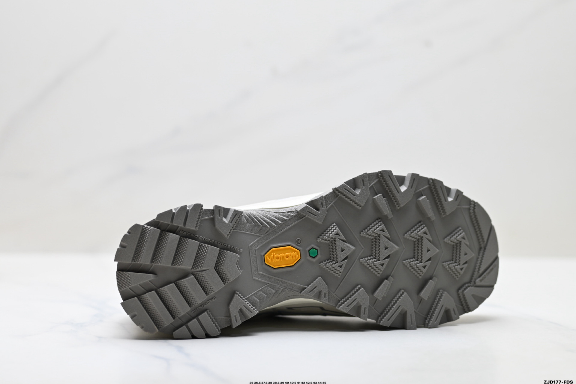 凯乐石KAILAS 远征 舒适简约经典登山 防滑耐磨防水 低帮 徒步鞋 KS261 凯乐石KAILAS 远征 舒适简约经典登山 防滑耐磨防水 低帮 徒步鞋 KS261
