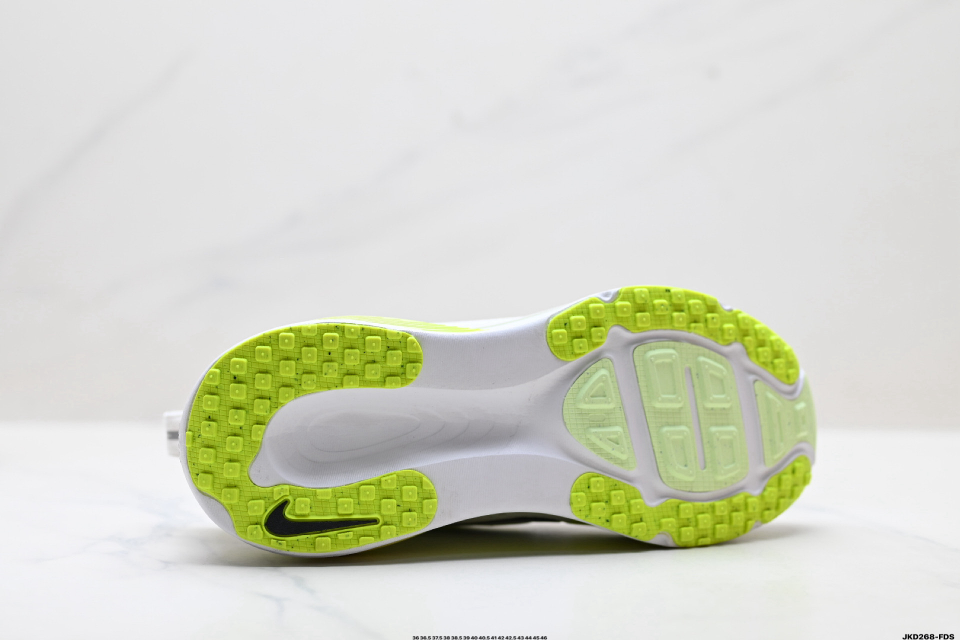 Nike Vomero 18 耐克 舒适减震防滑 低帮跑步鞋 HM6803-120 Nike Vomero 18 耐克 舒适减震防滑 低帮跑步鞋 HM6803-120