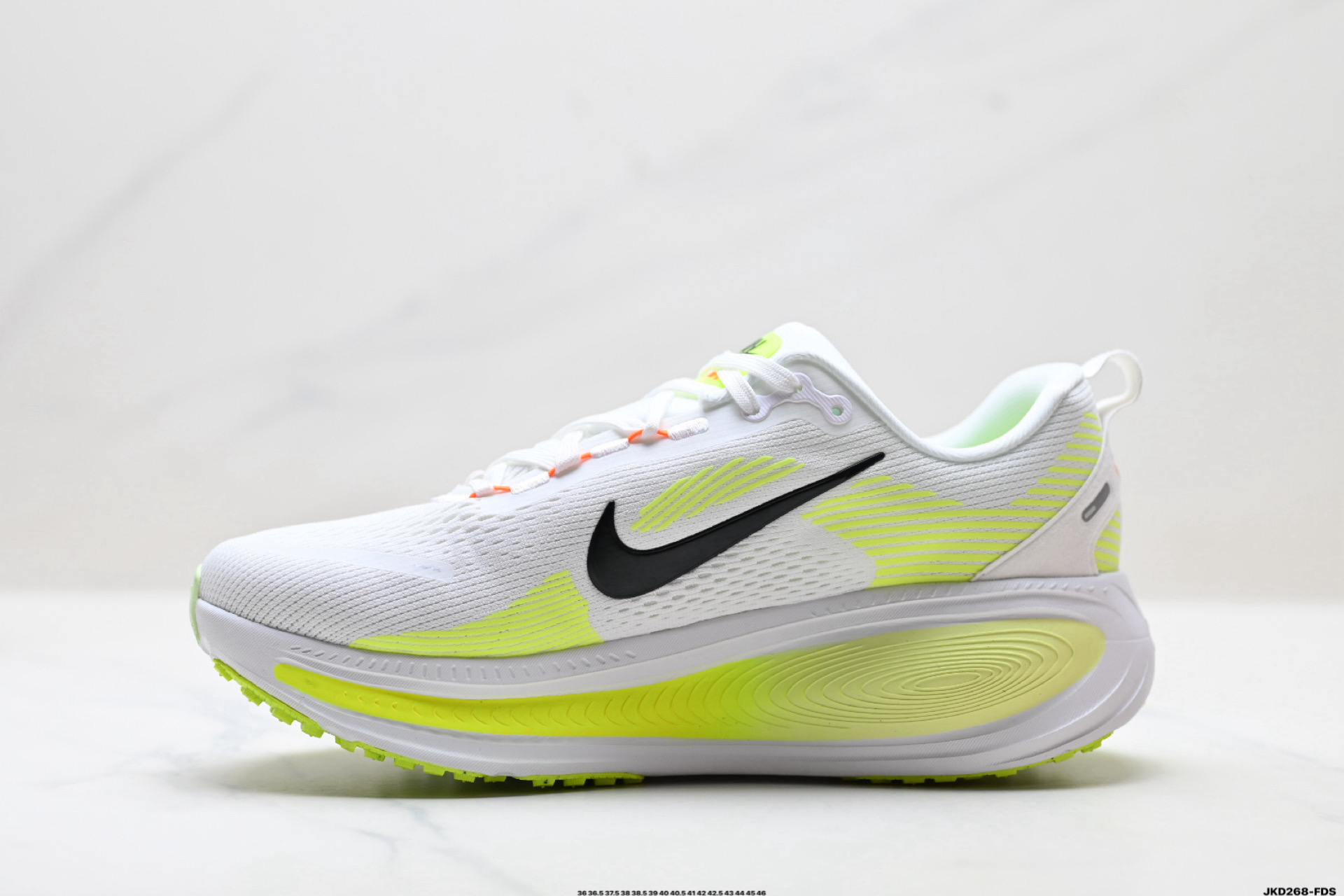 Nike Vomero 18 耐克 舒适减震防滑 低帮跑步鞋 HM6803-120 Nike Vomero 18 耐克 舒适减震防滑 低帮跑步鞋 HM6803-120