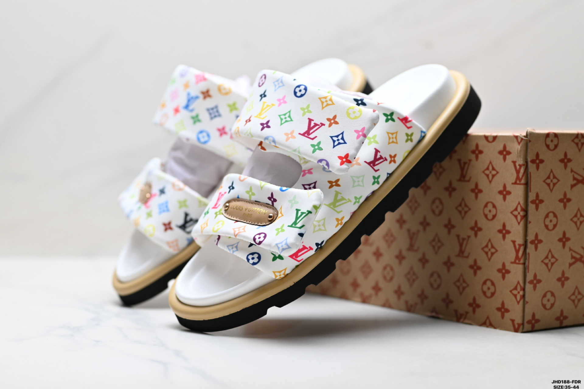 Louis Vuitton Pool Pillow 路易威登 皮革 刺绣图案 露趾套脚 LV 拖鞋-Top High Quatity Cheap Sneakers Fashion Clothing Clothes Bags handbags Shoes of all Brand wholesale With The best Quality And Beautiful Price from China Factory Chinese suppliers wholesaler seller Louis Vuitton Pool Pillow 路易威登 皮革 刺绣图案 露趾套脚 LV 拖鞋