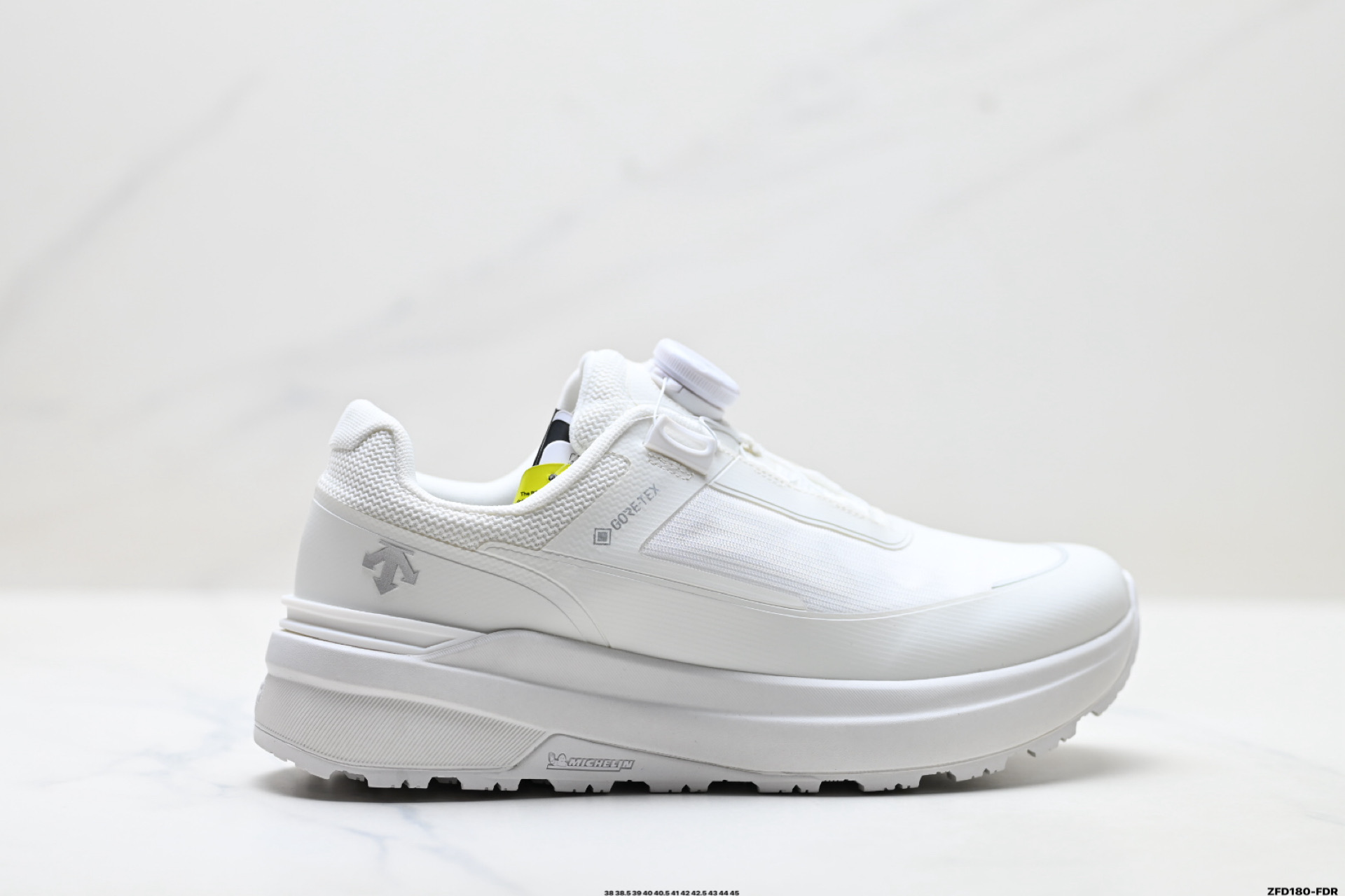 迪桑特DESCENTE DUALIS PRIME WIRE 2.0 都市通勤 GORE-TEX 时尚舒适 防滑耐磨 时尚休闲运动覆盖防水男子越野跑鞋 D6131DSN34