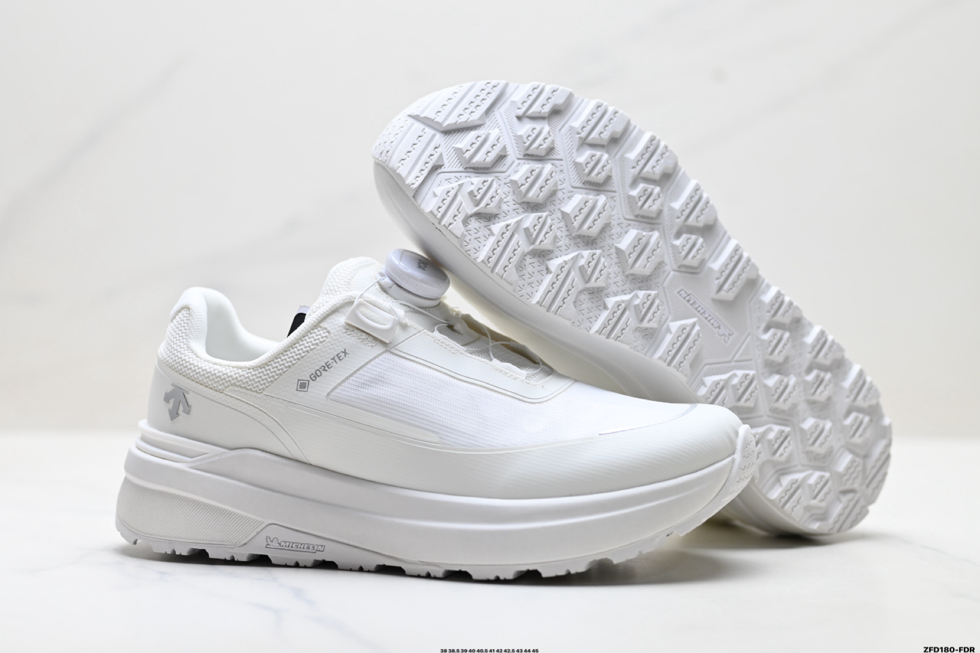 迪桑特DESCENTE DUALIS PRIME WIRE 2.0 都市通勤 GORE-TEX 时尚舒适 防滑耐磨 时尚休闲运动覆盖防水男子越野跑鞋 D6131DSN34