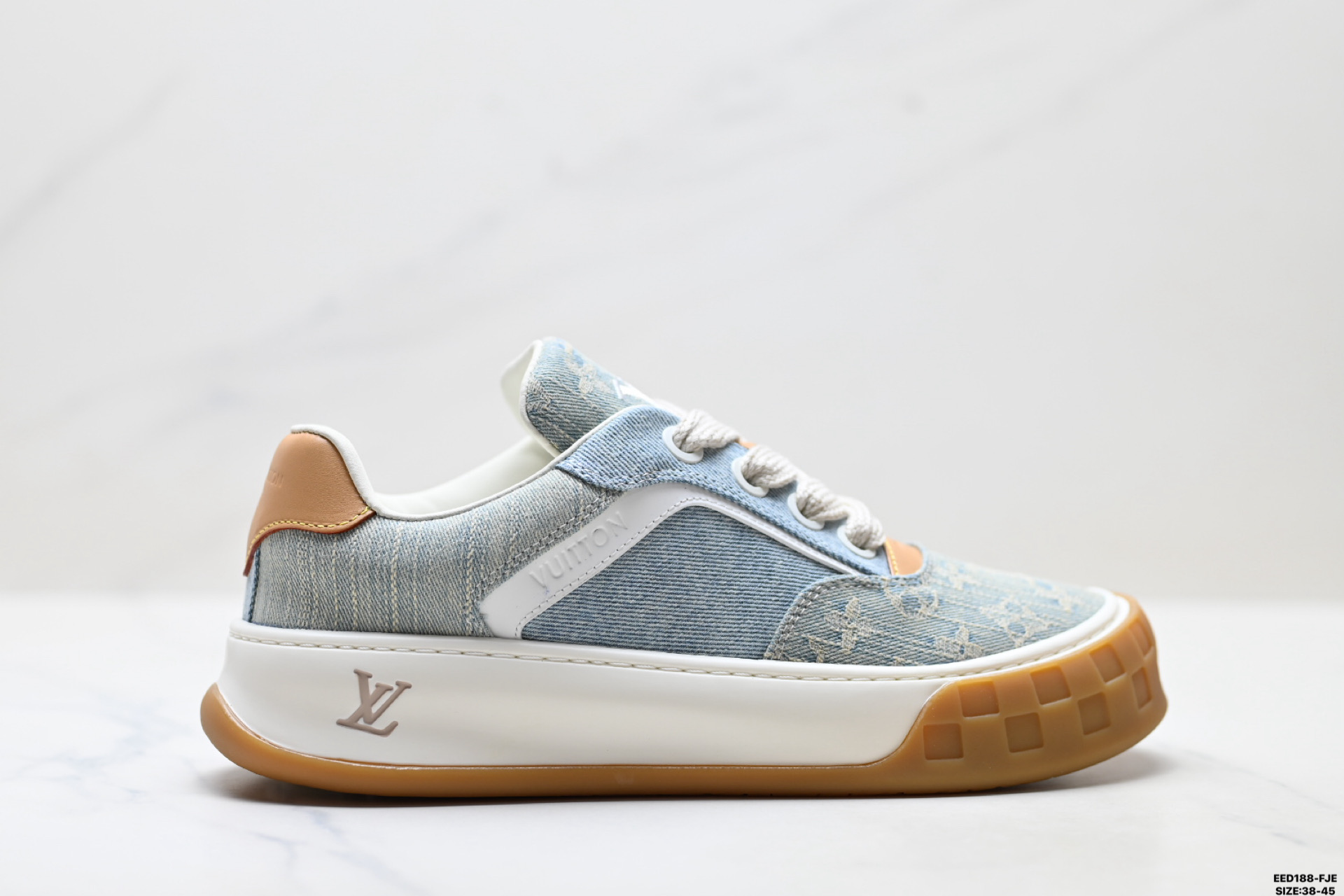 纯原✅Louis Vuitton Tilted 绒面小牛皮 路易威登 休闲运动文化百搭板鞋 广东原产 市售顶级版本 升级原楦型开发纸版 鞋型更立体更正 Monogram丹宁布鞋面 质感高级耐看 鞋垫嵌入EVA软脚感物料 回弹舒适 后跟耐弯折滴塑支撑片 稳定不塌全新开发TPR光泽组合隔色鞋底 组合TPU生胶底结构 行走稳 耐磨强 原版购入开发 厚实抽屉式礼品鞋盒 原装包装说明书 防尘布袋 附送官方快递加固牛皮纸外盒 ID:EED188-FJE