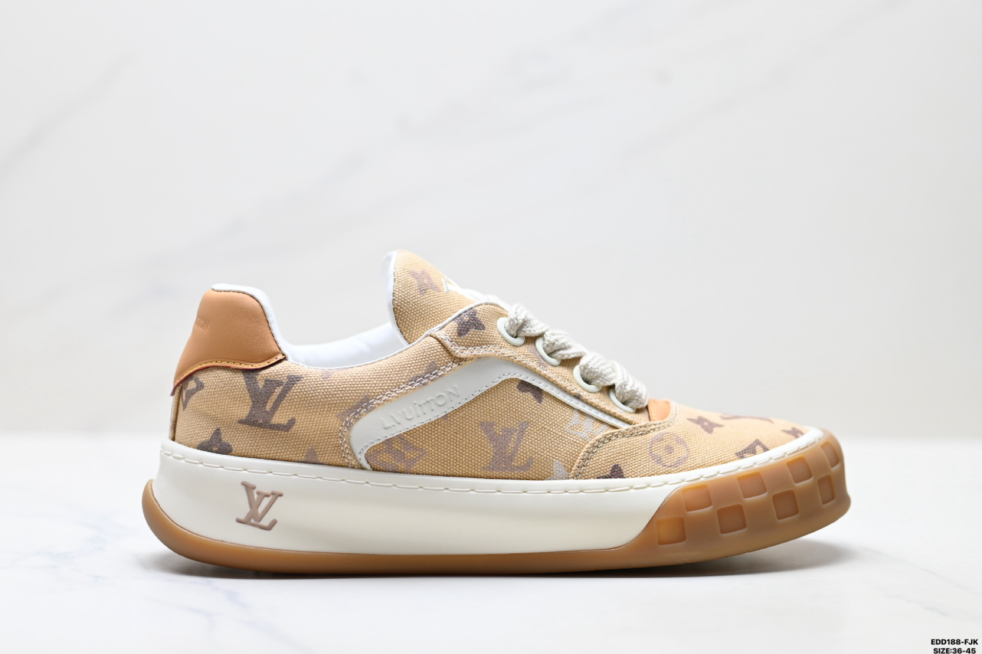 纯原✅Louis Vuitton Tilted 绒面小牛皮 路易威登 休闲运动文化百搭板鞋 广东原产 市售顶级版本 升级原楦型开发纸版 鞋型更立体更正 Monogram丹宁布鞋面 质感高级耐看 鞋垫嵌入EVA软脚感物料 回弹舒适 后跟耐弯折滴塑支撑片 稳定不塌全新开发TPR光泽组合隔色鞋底 组合TPU生胶底结构 行走稳 耐磨强 原版购入开发 厚实抽屉式礼品鞋盒 原装包装说明书 防尘布袋 附送官方快递加固牛皮纸外盒 ID:EDD188-FJK