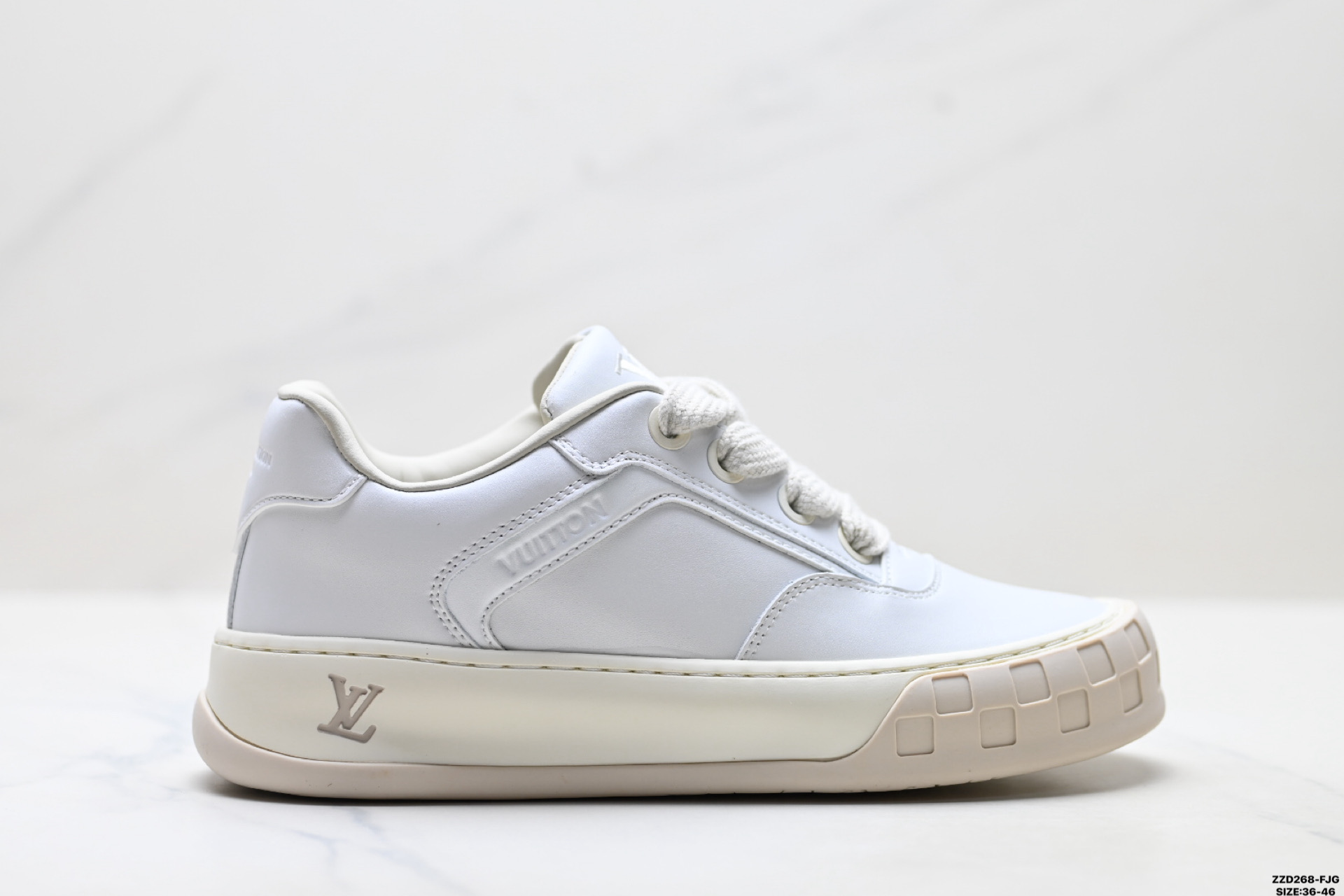 公司级✅Louis Vuitton Tilted 绒面小牛皮 路易威登 休闲运动文化百搭板鞋 舒适防滑底和百搭性霸屏整个时尚娱乐圈 细节调整完美主义 鞋面采用柔软皮革鞋面 独家开模大底 侧边采用3D打印标志性Logo 尽显贵族时尚气息 配带正品全套包装 ID:ZZD268-FJG