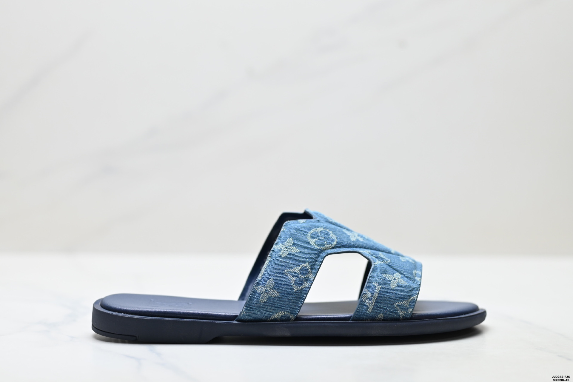 ️ 真标✅Louis Vuitton Ossis 路易威登 牛皮革 经典印花 露趾 一字拖鞋 全鞋采用进口皮革设计 私模独立开发原大底 市场独家 和原版几乎接近一致 全套专柜一致包装 ID:JJD242-FJG