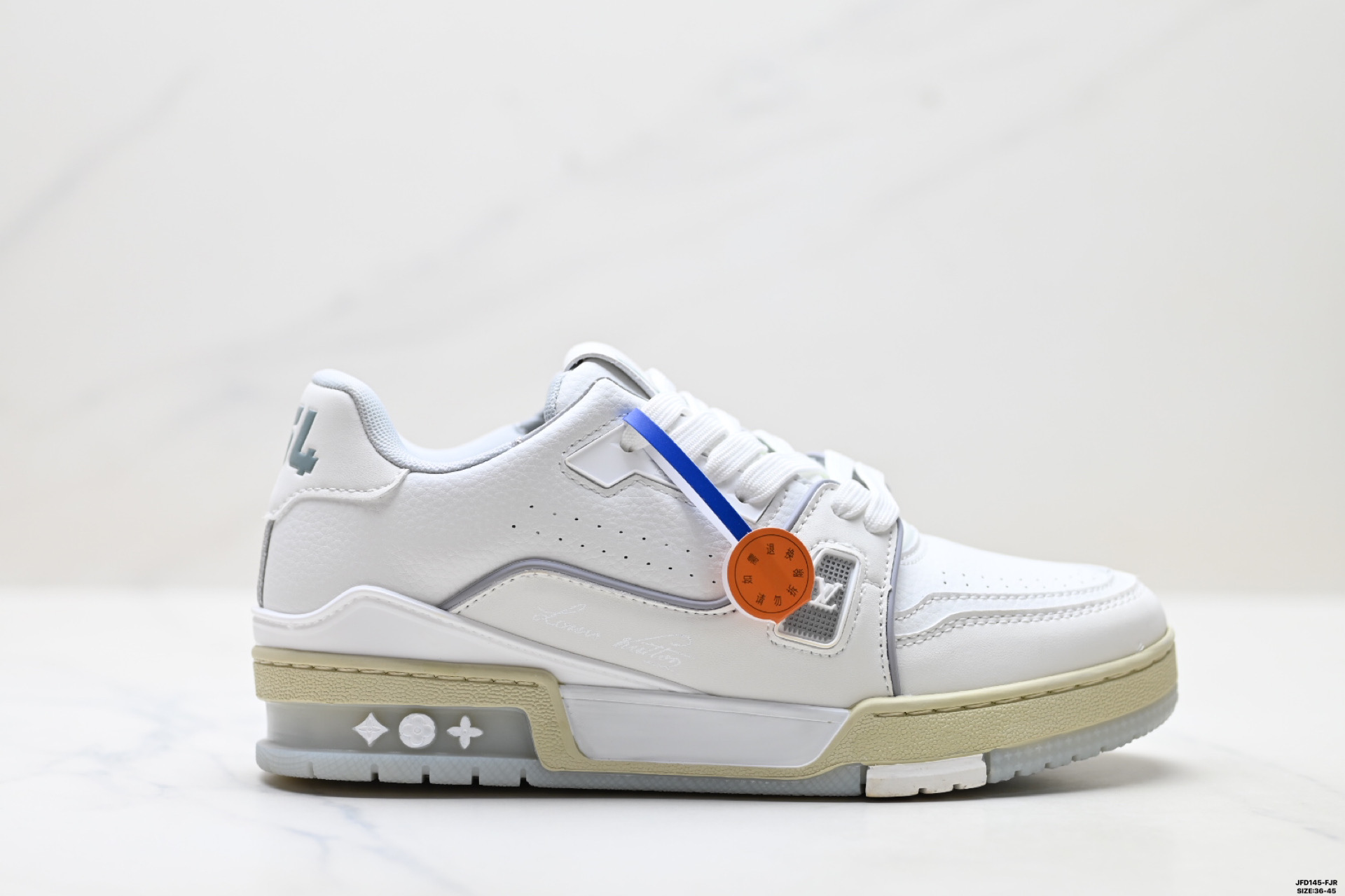 公司级✅Louis vuitton Trainer Sneaker Low 路易威登 休闲运动文化百搭板鞋 舒适防滑底和百搭性霸屏整个时尚娱乐圈 细节调整完美主义 鞋面采用柔软皮革鞋面 独家开模大底 侧边采用3D打印标志性Logo 尽显贵族时尚气息 配带正品全套包装 ID:JFD145-FJR