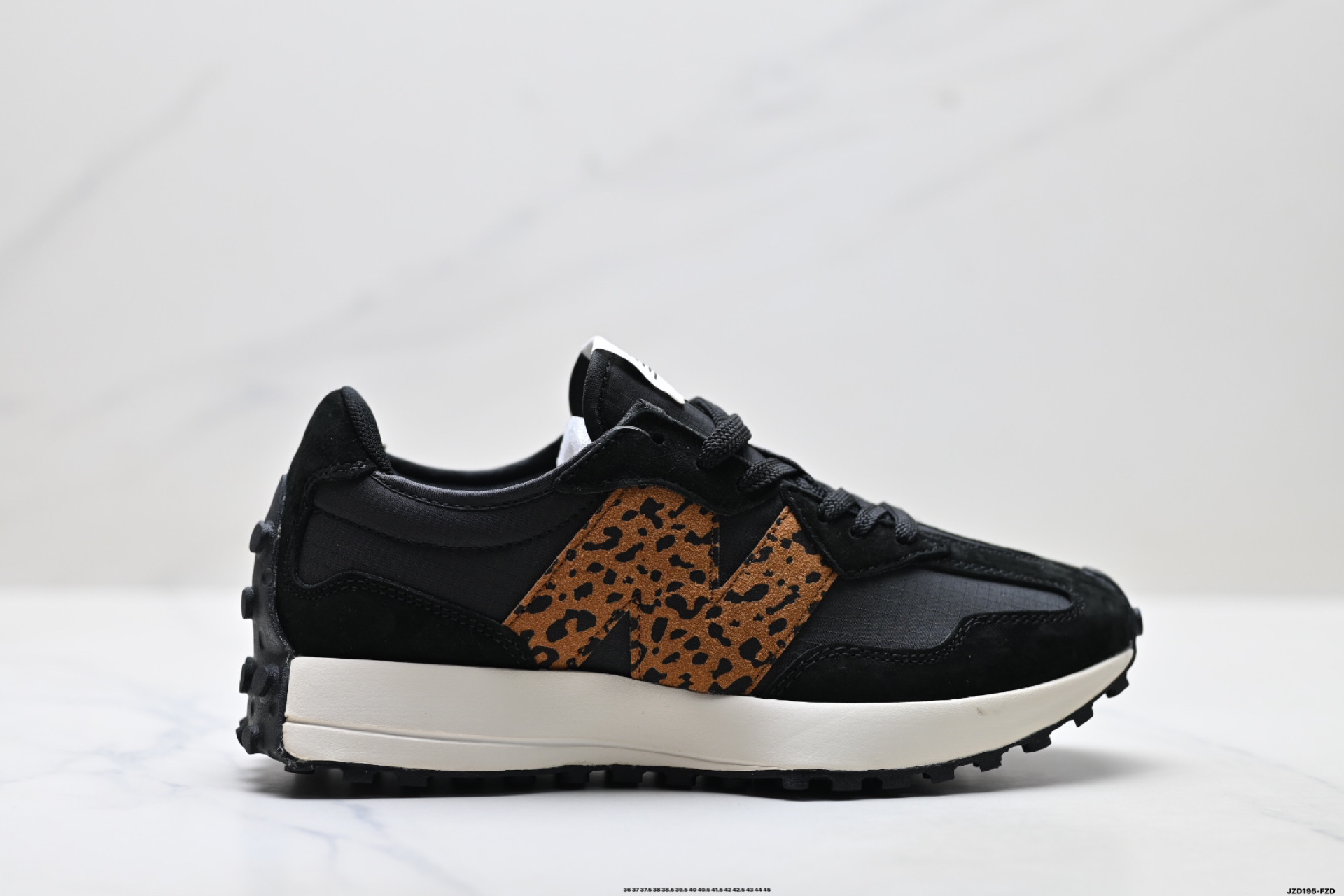 公司级✅New Balance MS327 复古休闲运动慢跑鞋 以更纯粹的复古风格设计打造的全新造型 侧身还以解构设计 将 N 字标志以做旧压花样式呈现 官方货号:WS327RBL ID:JZD195-FZD