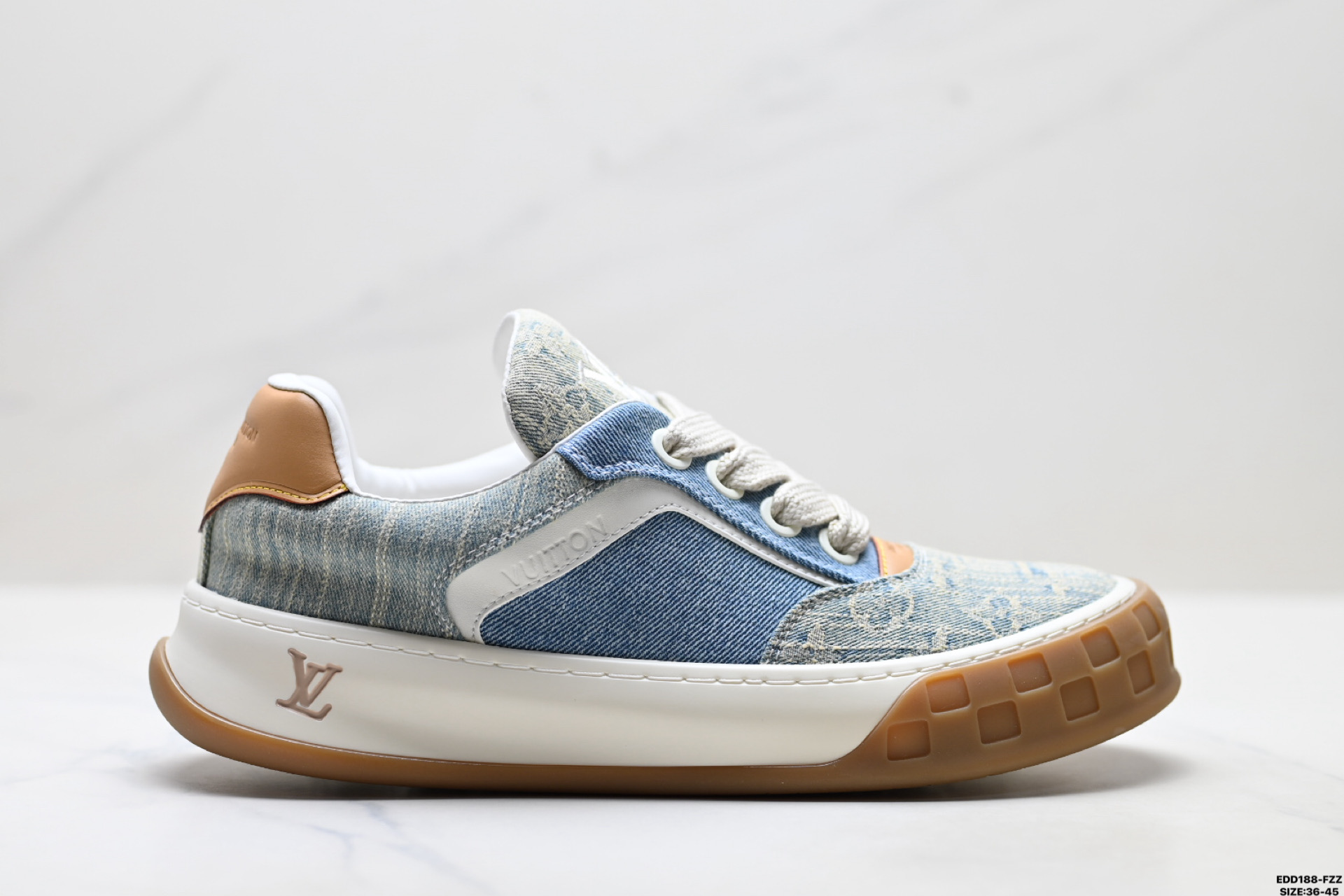 纯原✅Louis Vuitton Tilted 绒面小牛皮 路易威登 休闲运动文化百搭板鞋 广东原产 市售顶级版本 升级原楦型开发纸版 鞋型更立体更正 Monogram丹宁布鞋面 质感高级耐看 鞋垫嵌入EVA软脚感物料 回弹舒适 后跟耐弯折滴塑支撑片 稳定不塌全新开发TPR光泽组合隔色鞋底 组合TPU生胶底结构 行走稳 耐磨强 原版购入开发 厚实抽屉式礼品鞋盒 原装包装说明书 防尘布袋 附送官方快递加固牛皮纸外盒 ID:EDD188-FZZ