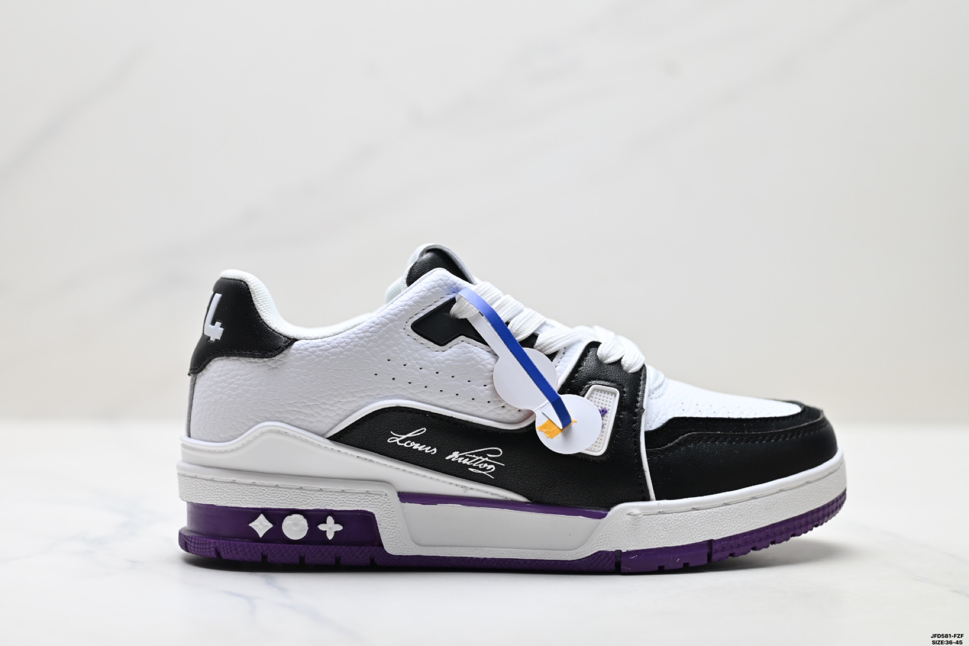 公司级✅Louis Vuitton Trainer Sneaker Low 路易威登 休闲运动文化百搭板鞋 舒适防滑底和百搭性霸屏整个时尚娱乐圈 细节调整完美主义 鞋面采用柔软皮革鞋面 独家开模大底 侧边采用3D打印标志性Logo 尽显贵族时尚气息 配带正品全套包装 ID:JFD581-FZF