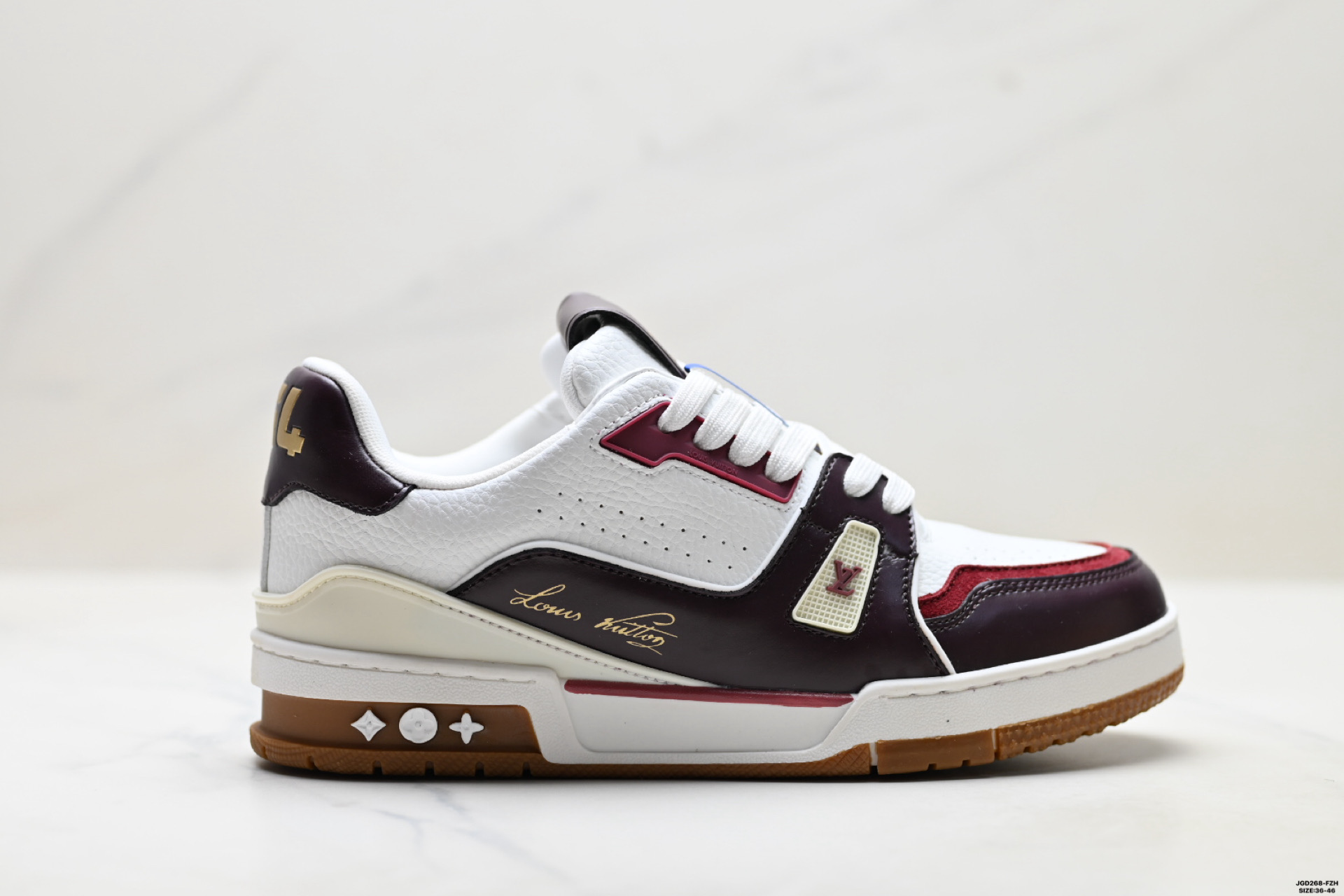 公司级✅Louis Vuitton Trainer Sneaker Low 路易威登 休闲运动文化百搭板鞋 舒适防滑底和百搭性霸屏整个时尚娱乐圈 细节调整完美主义 鞋面采用柔软皮革鞋面 独家开模大底 侧边采用3D打印标志性Logo 尽显贵族时尚气息 配带正品全套包装 ID:JGD268-FZH