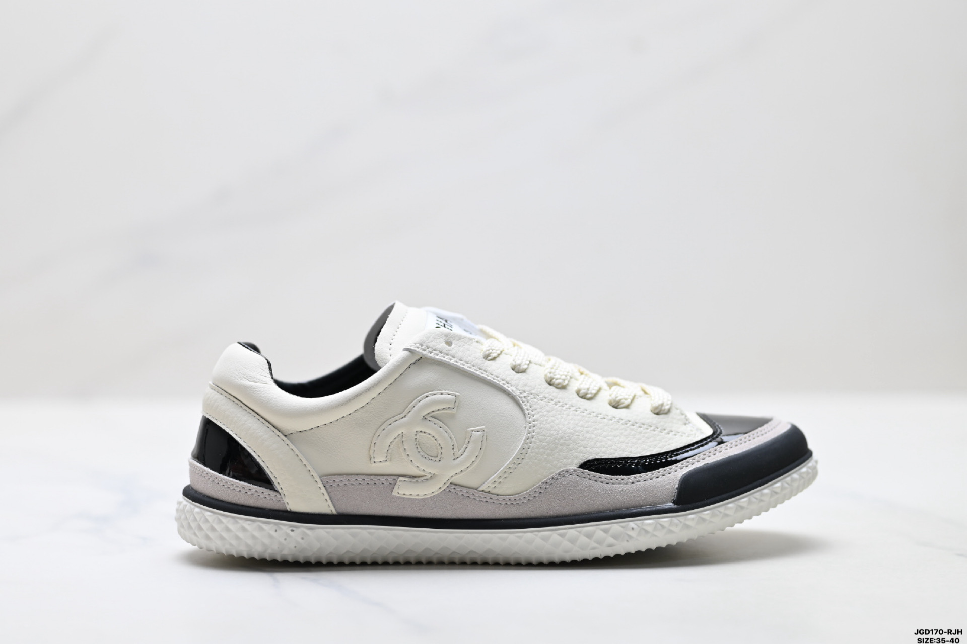 【05993】Chanel Calfskin Lace-Up Low-Top Casual Shoes Size: 35-40