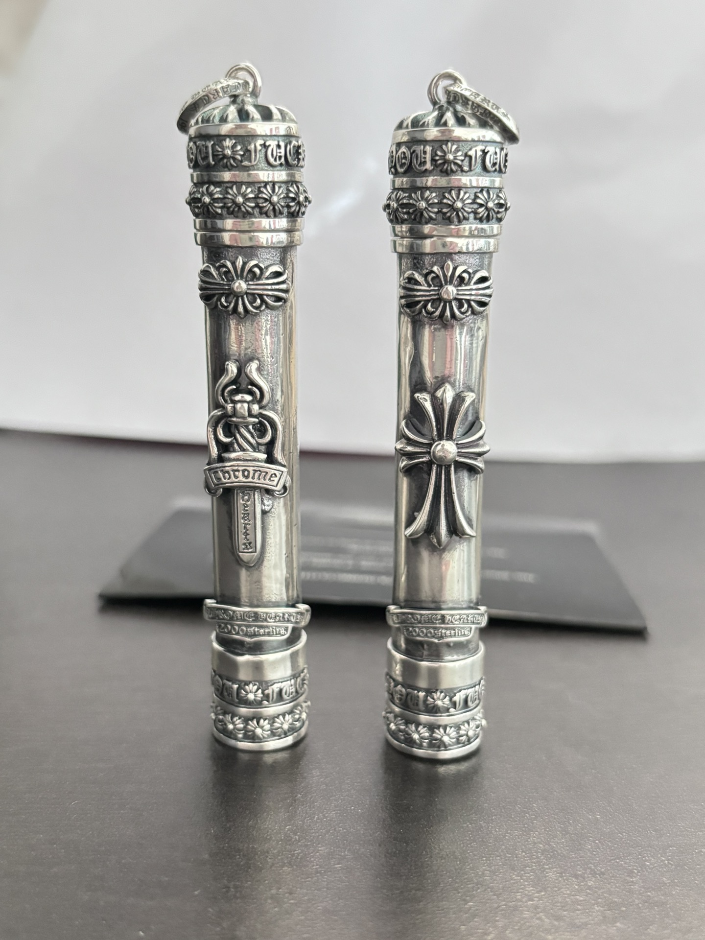 NO:109601,Crosin Cross. Sword cigarette lighter. It is stylish and can be used as a pendant and can be lit with a light blow. It is convenient to carry. It can be given a data cable, jewelry, and chrome hearts.19860909克罗心十字架.宝剑点烟器 个性时尚可当吊坠,轻轻一吹即可点亮 标准携带方便 可赠送数据线,饰品精品,chrome hearts,Jewelry