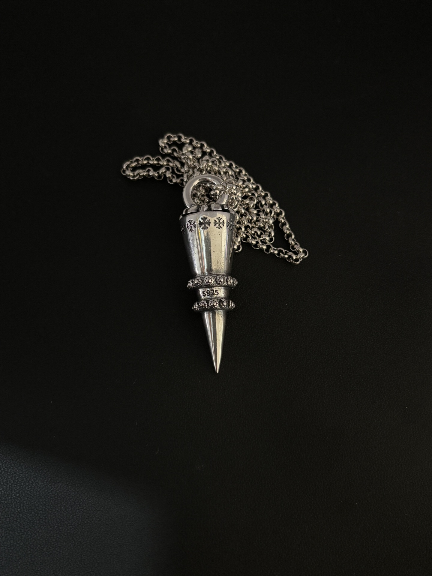 320克罗子弹头铆钉吊坠项链 - 個性的デザイン