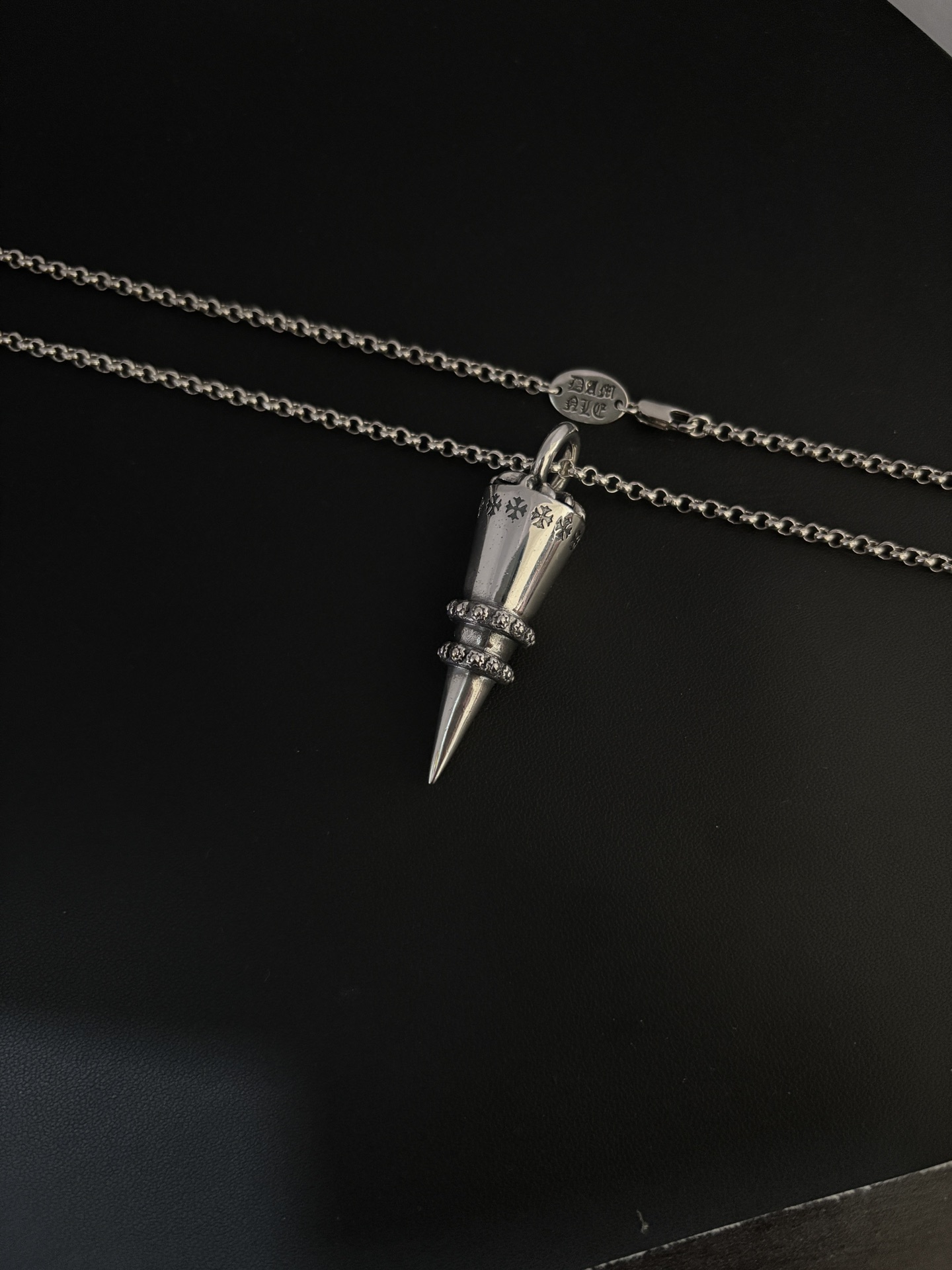 320克罗子弹头铆钉吊坠项链 - 個性的デザイン