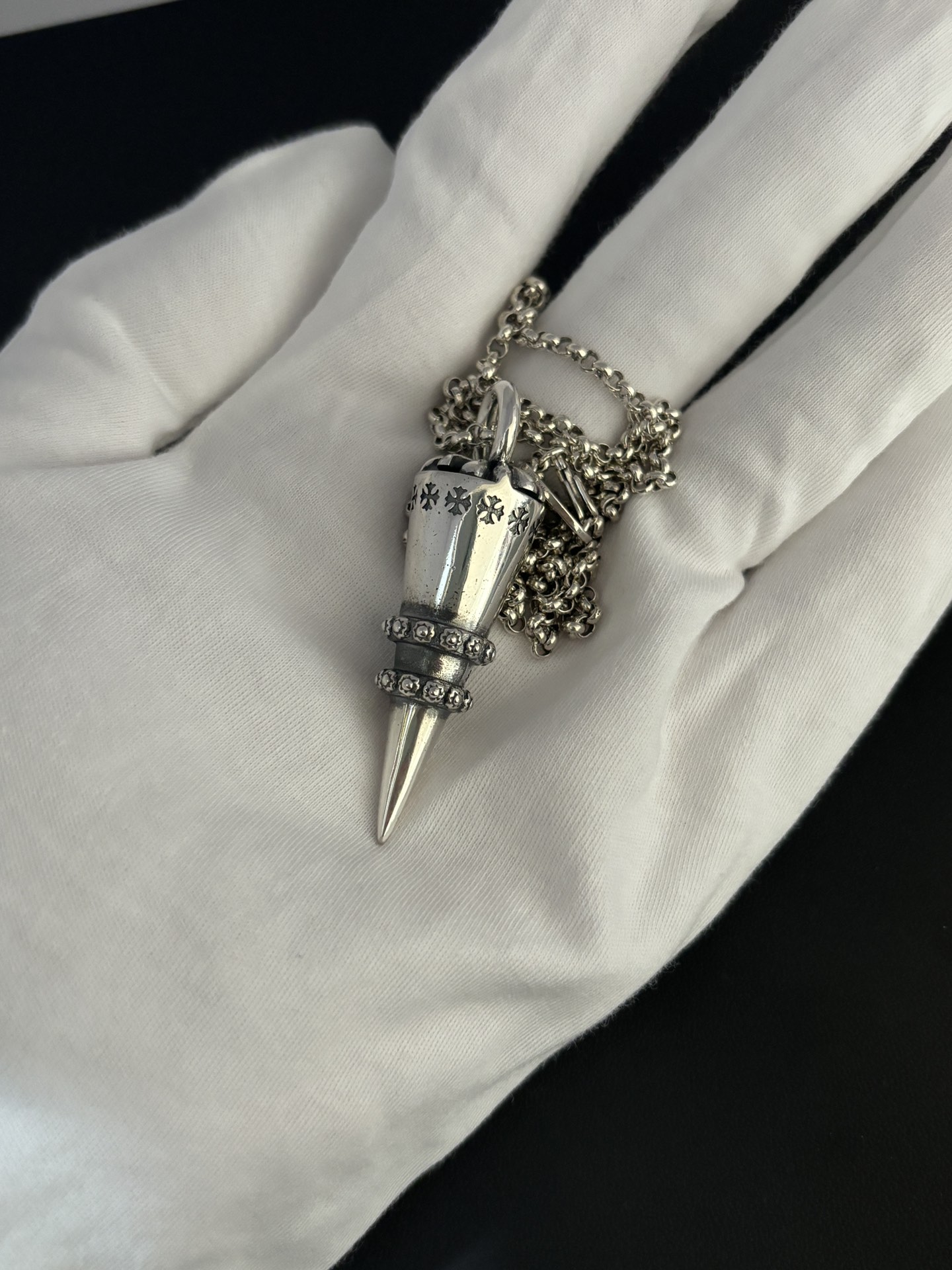 320克罗子弹头铆钉吊坠项链 - 個性的デザイン