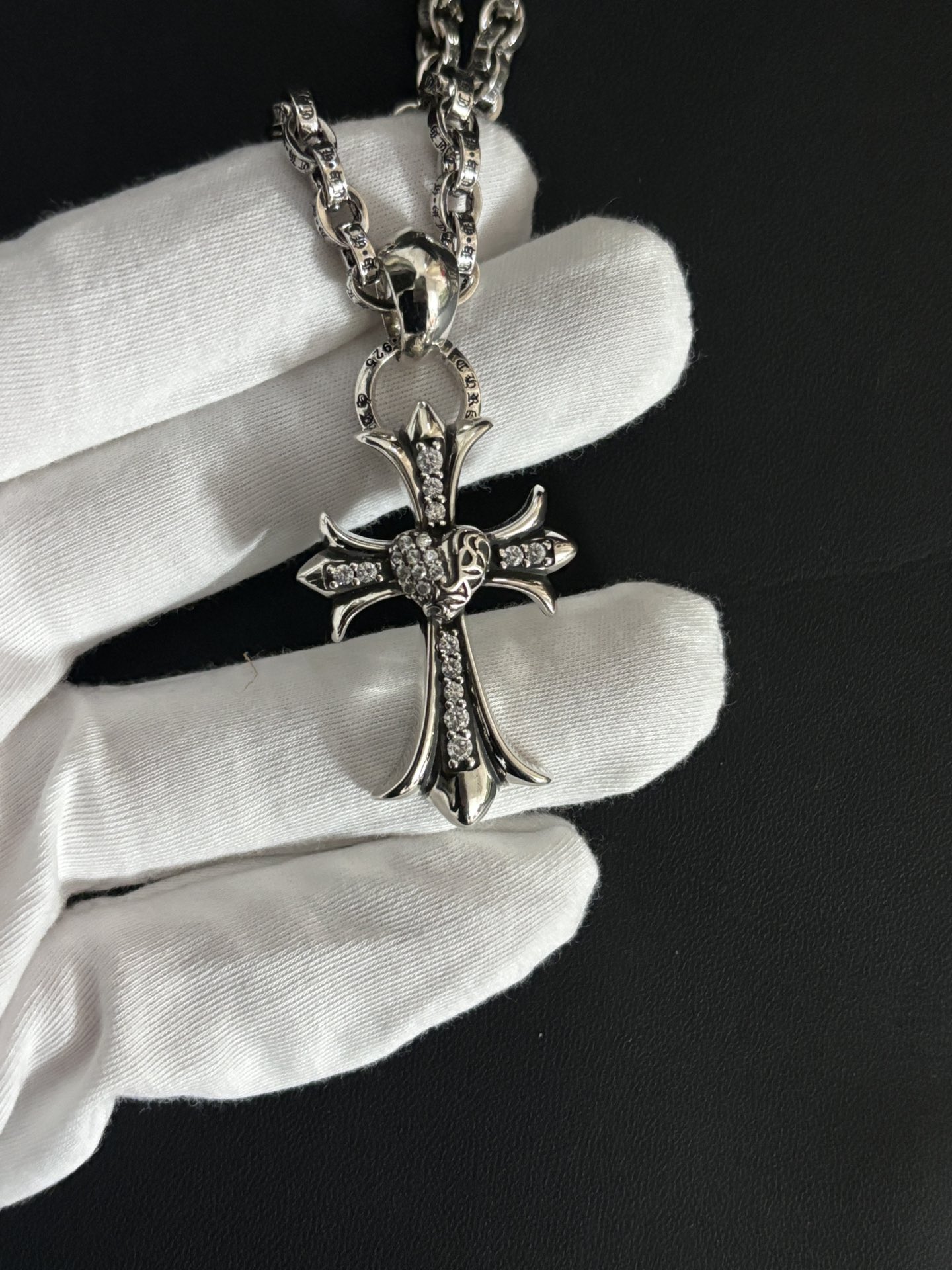 NO:111536,Cross peach heart full of diamond letter necklace, jewelry quality, necklace19860909十字桃心满钻字母项链,饰品精品,necklace,Jewelry