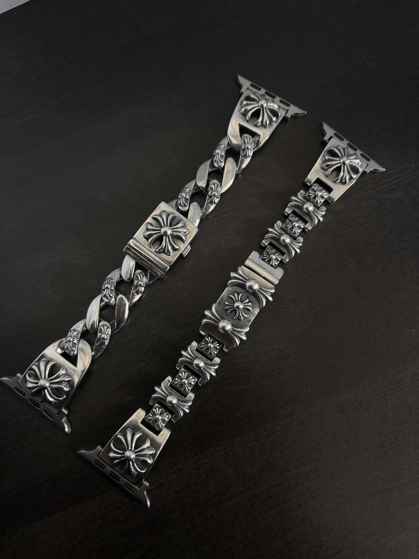 NO:107899,Crowsin iwatch strap Crowsin watch strap that is as exquisite as a work of art!  !  It's too high-end and detailed. I have to say that bracelets and watches are so beautiful, jewelry quality, chrome hearts, bracelet19860909克罗心iwatch表带 精致得像艺术品的克罗心表带！！也太高级有细节了吧,不得不说手链跟手表结合在一起实在太好看啦,饰品精品,chrome hearts,bracelet,Jewelry