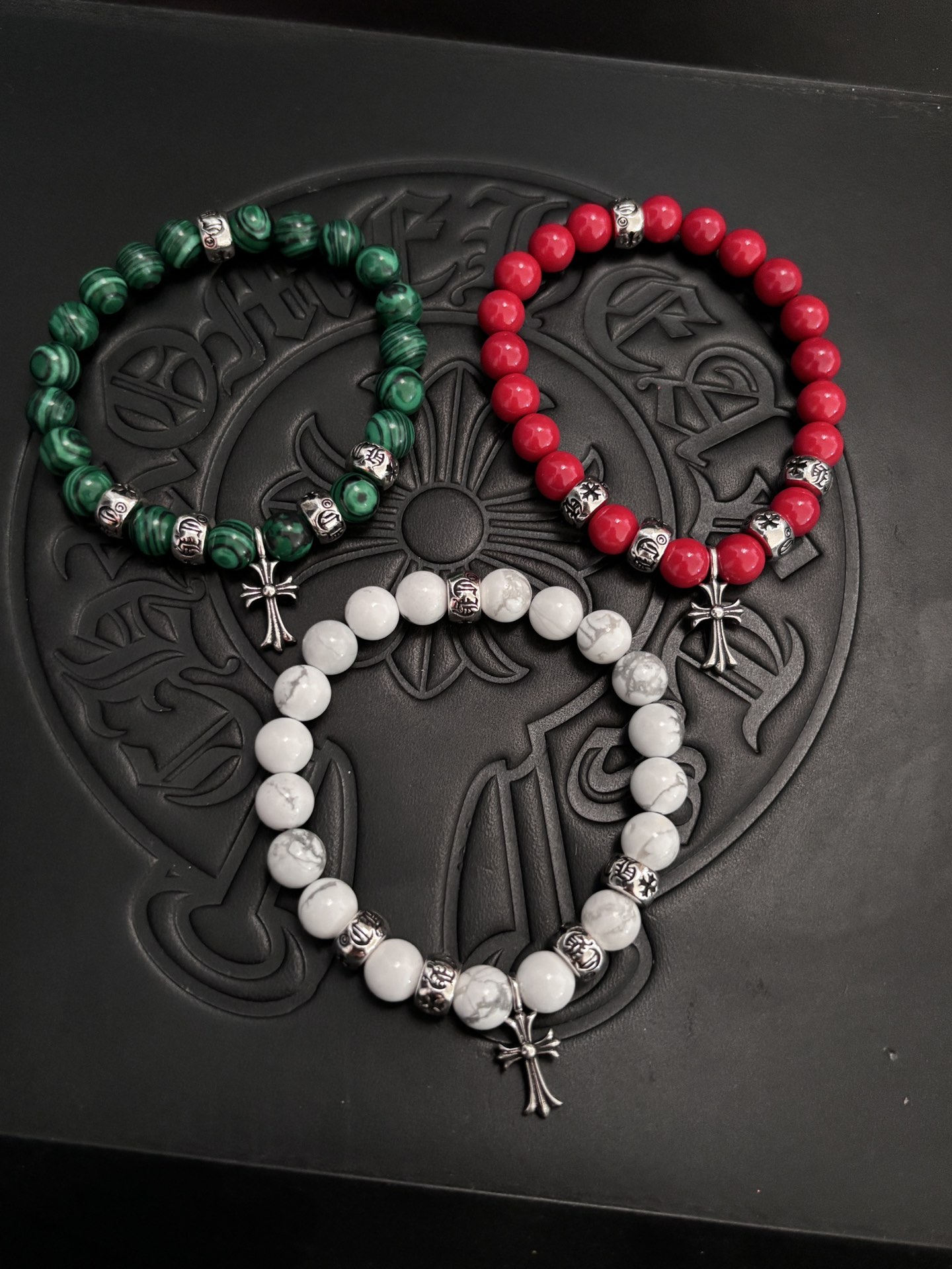 NO:113867,Batch New [Counter Quality] Chrome Hearts Croxin Classic retro multi-element turquoise bracelet, Kuaishou/ins/Little Red Book popular, different concave and convex and convex design styles present unique. Cross Scout flowers are Croxin's logo, so they last longer. Genuine version Chrome Hearts Croxin Difference to the market ordinary light version, match the quality of the version, look at the details of the letter printing, retro old gray oxygen level. Seiko version!  , jewelry boutique, chrome hearts, chrome hearts, bracelet19860909批 新款【专柜品质】Chrome Hearts克罗心 经典复古多元素松石手串手链 ,快手/ins/小红书热门,凹凸造型不同的花纹设计风格呈现出与众不同 十字架童军花是克罗心的标志 所以更经久不衰 正品打版Chrome Hearts克罗心 区别市场普通轻版 对版对标品质 看字印细节 复古做旧灰氧程度.精工版本！,饰品精品,chrome hearts,chrome hearts,bracelet,Jewelry