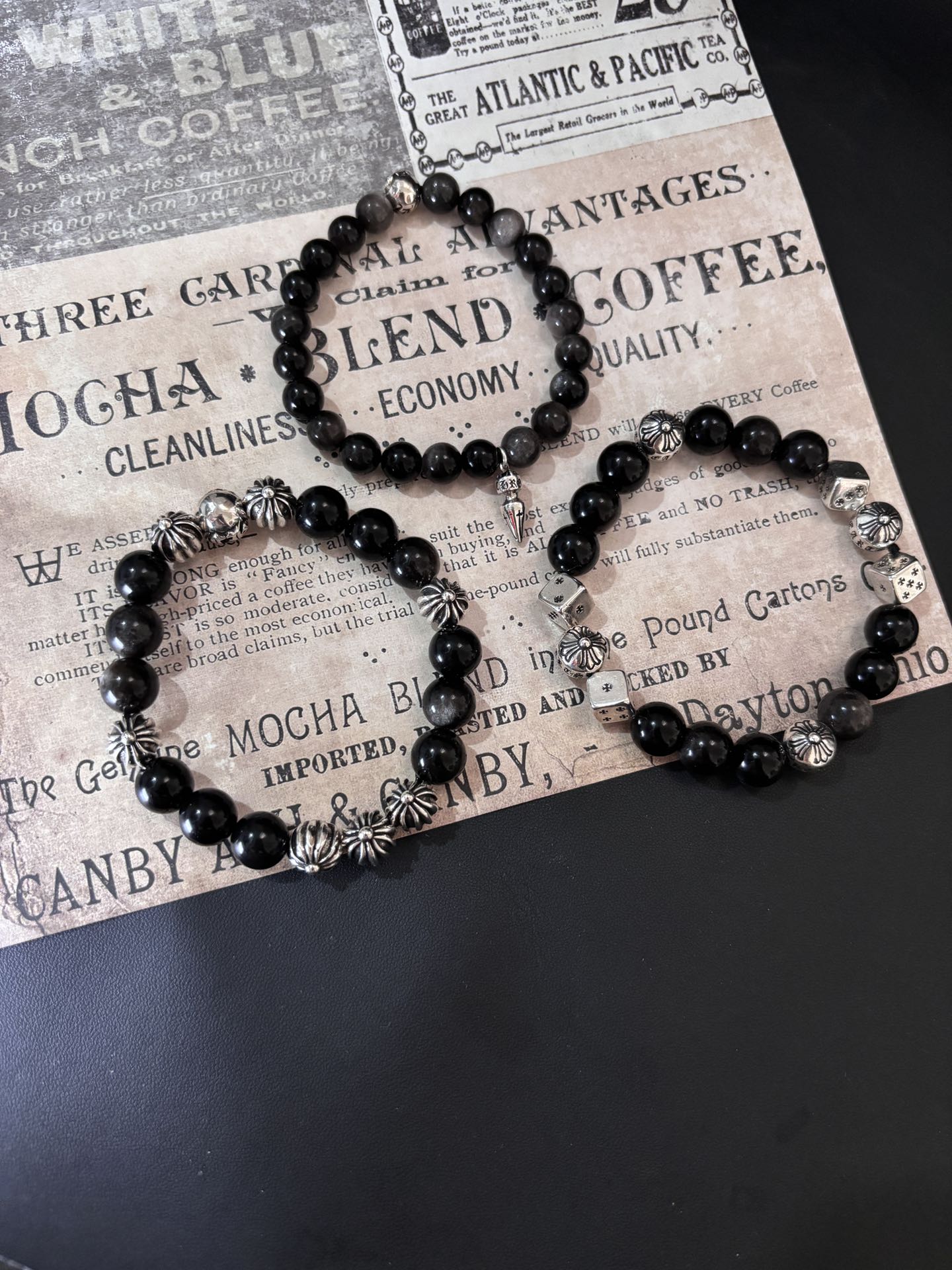 NO:113864,Batch New [Counter Quality] Chrome Hearts Croxin Classic retro multi-element white crystal bracelet, Kuaishou/ins/Little Red Book popular, different concave and convex and convex design styles present unique. Cross Scout flowers are Croxin's logo, so they last longer. Genuine version Chrome Hearts Croxin, different from the market ordinary light version, benchmark the quality of the version, look at the details of the letter printing, retro old gray oxygen level. Seiko version!  , jewelry boutique, chrome hearts, chrome hearts, bracelet19860909批 新款【专柜品质】Chrome Hearts克罗心 经典复古多元素白水晶手串手链 ,快手/ins/小红书热门,凹凸造型不同的花纹设计风格呈现出与众不同 十字架童军花是克罗心的标志 所以更经久不衰 正品打版Chrome Hearts克罗心 区别市场普通轻版 对版对标品质 看字印细节 复古做旧灰氧程度.精工版本！,饰品精品,chrome hearts,chrome hearts,bracelet,Jewelry