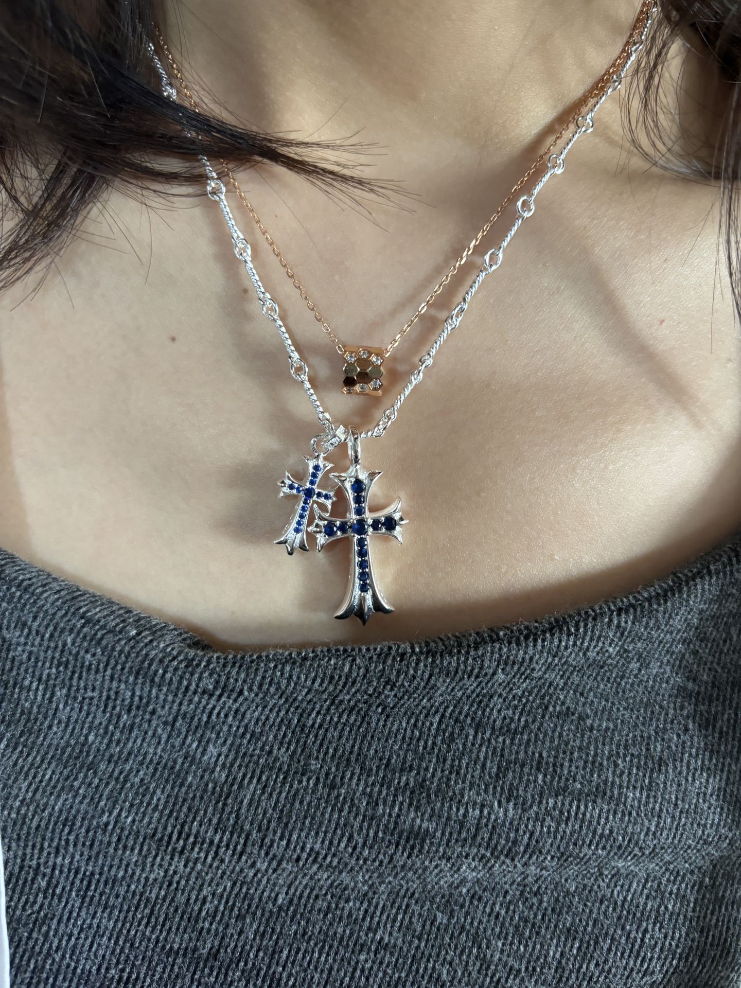 💰100 克罗心𝐂𝐡𝐫𝐨𝐦𝐞 𝐡𝐞𝐚𝐫𝐭𝐬  双十字架项链

这款超多网红 明星同款 