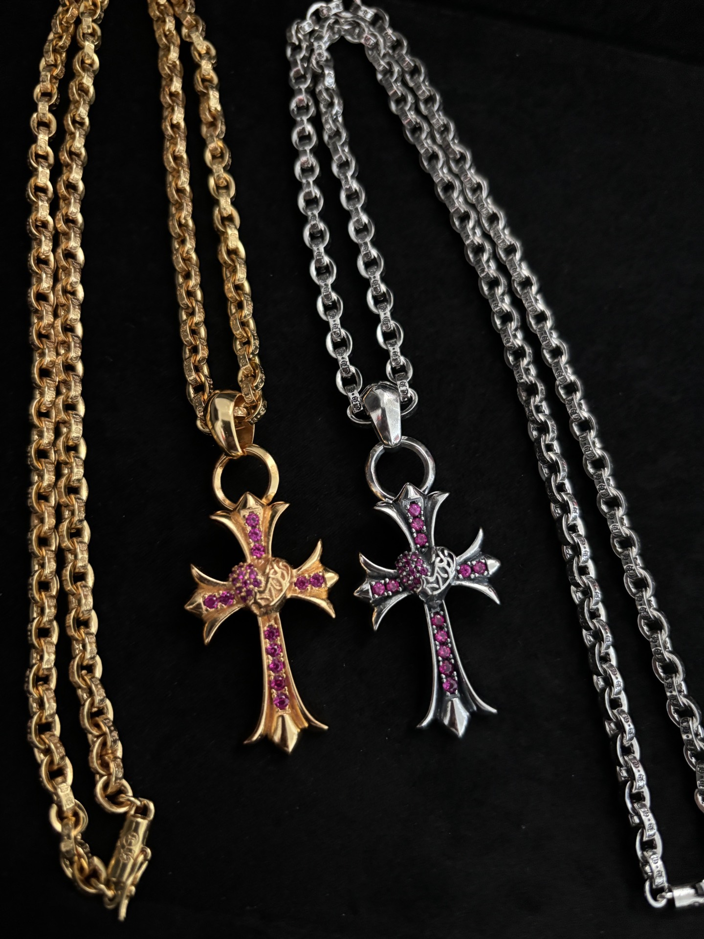 NO:378465,Crow Cross Peach Heart Red Diamond Alphabet Necklace, Jewelry Boutique, Chrome Hearts, Necklace19860909克罗十字架桃心红钻字母项链,饰品精品,chrome hearts,necklace,Jewelry