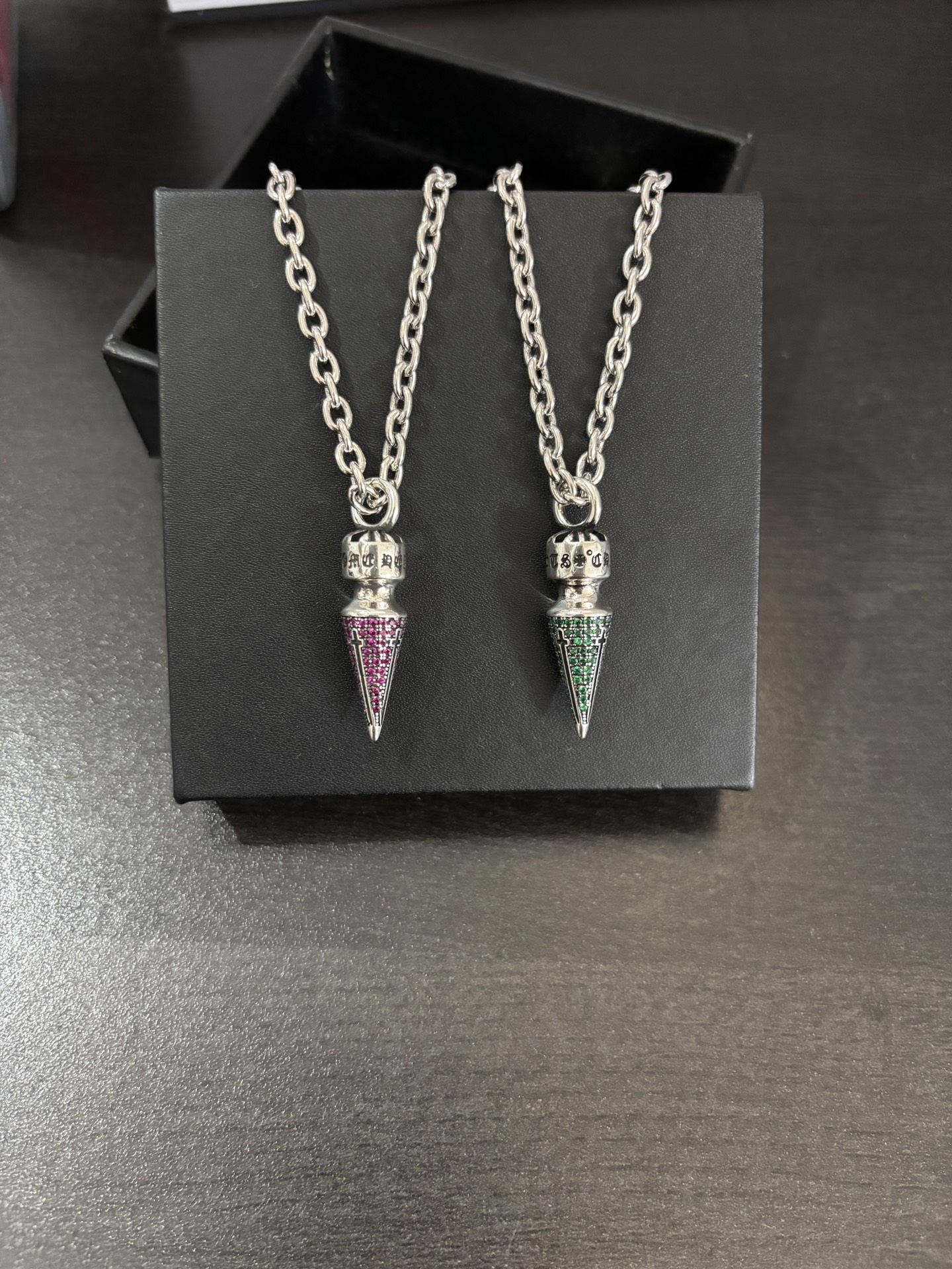 NO:381579,Crowe bullet red diamond green diamond necklace, jewelry quality, chrome hearts, necklace19860909克罗子弹红钻绿钻项链,饰品精品,chrome hearts,necklace,Jewelry