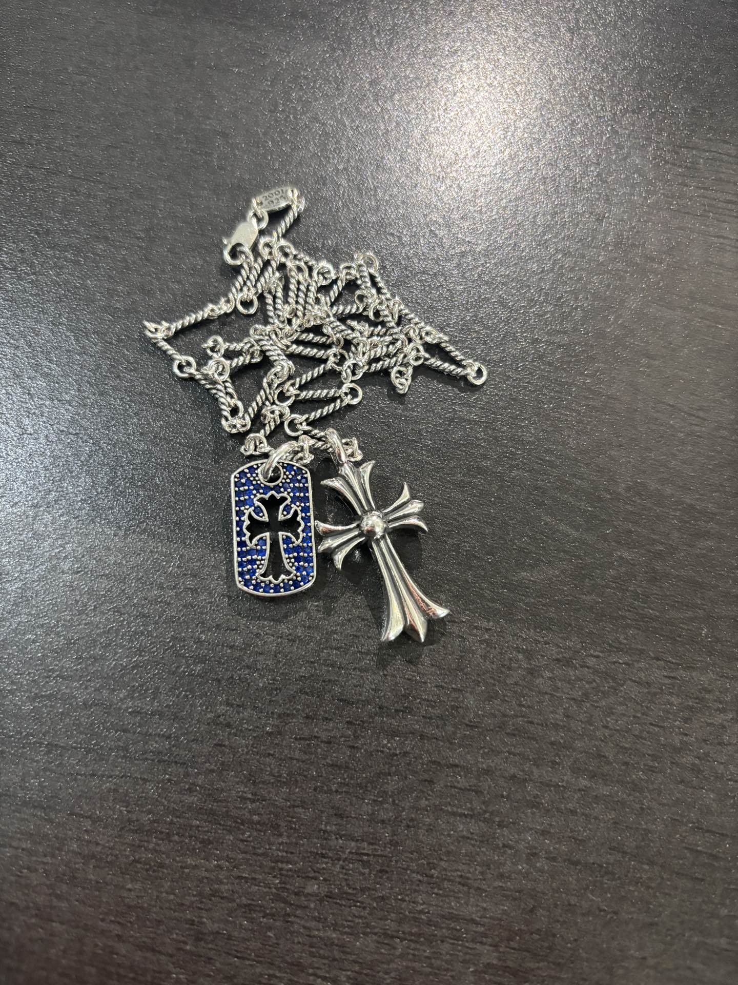 Chrome Hearts 别针竹节蓝钻方牌十字架项链