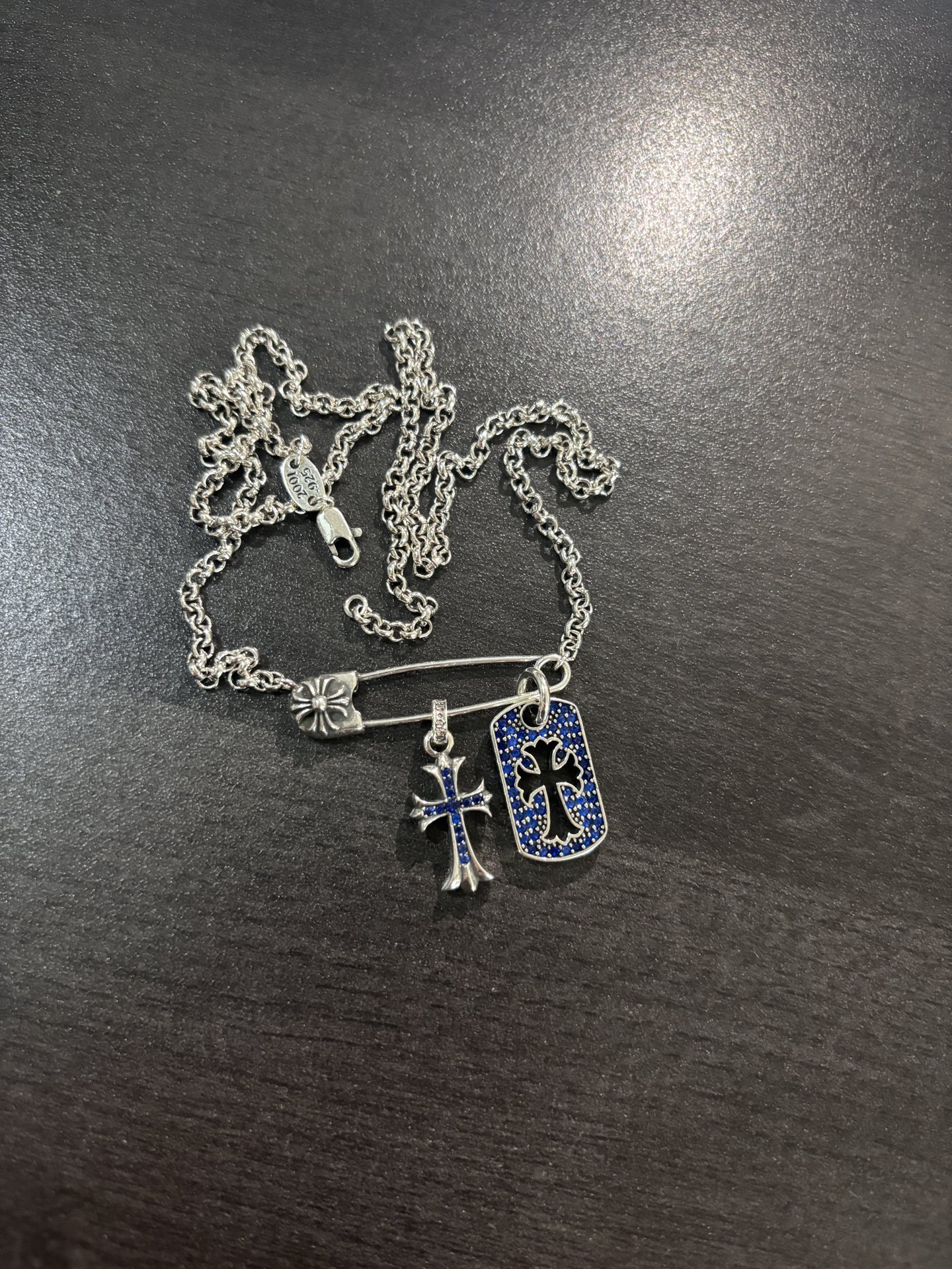 Chrome Hearts 别针竹节蓝钻方牌十字架项链