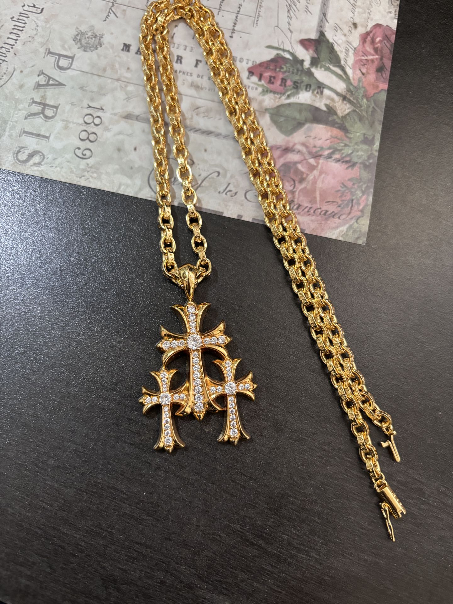 NO:588849,Three crosses white diamond letter necklace, jewelry boutique, necklace19860909三个十字架白钻字母项链,饰品精品,necklace,Jewelry
