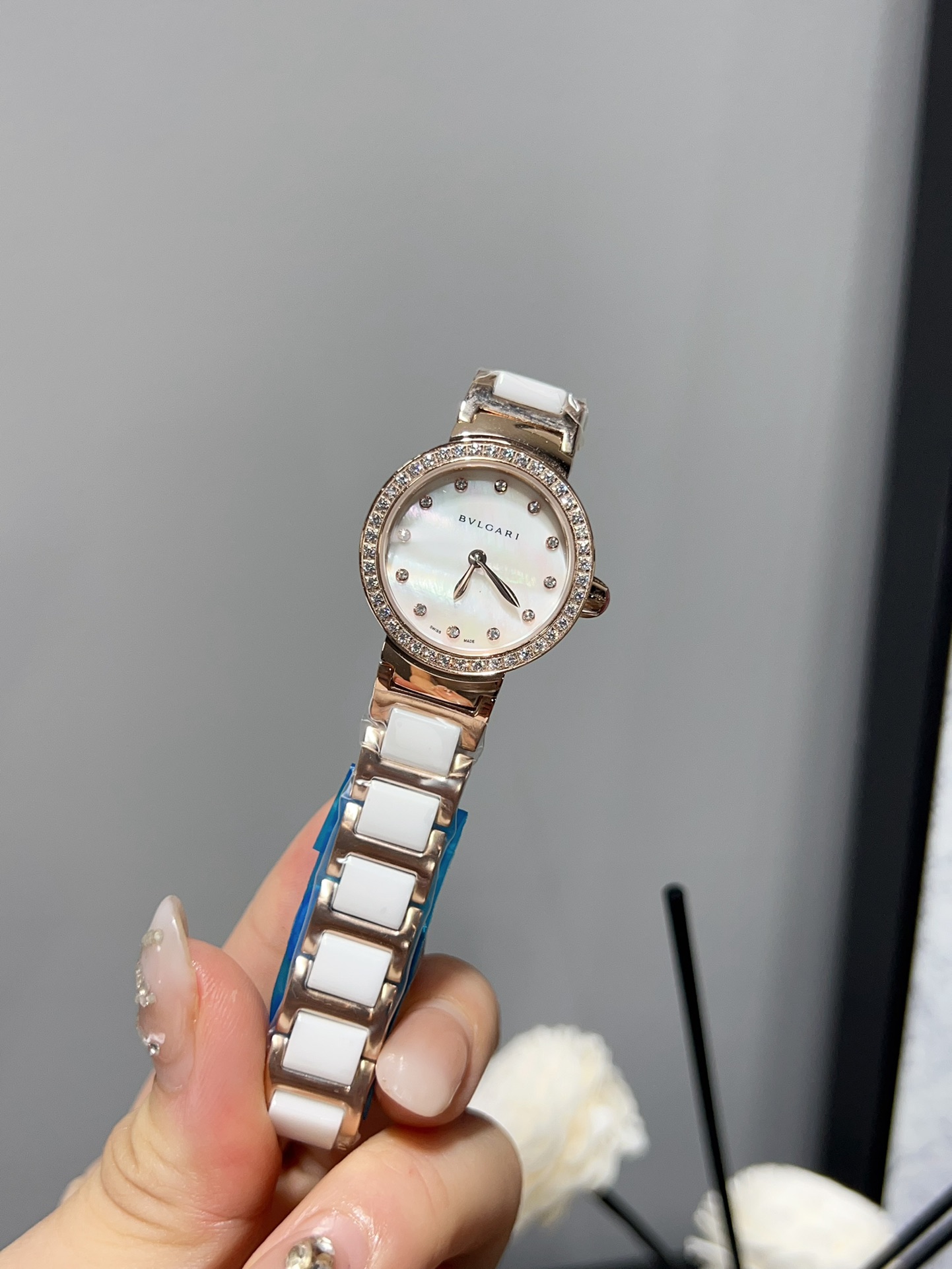 Luxury Bvlgari Watch with Gold Ceramics and Drilling: Classic Fashionable Design