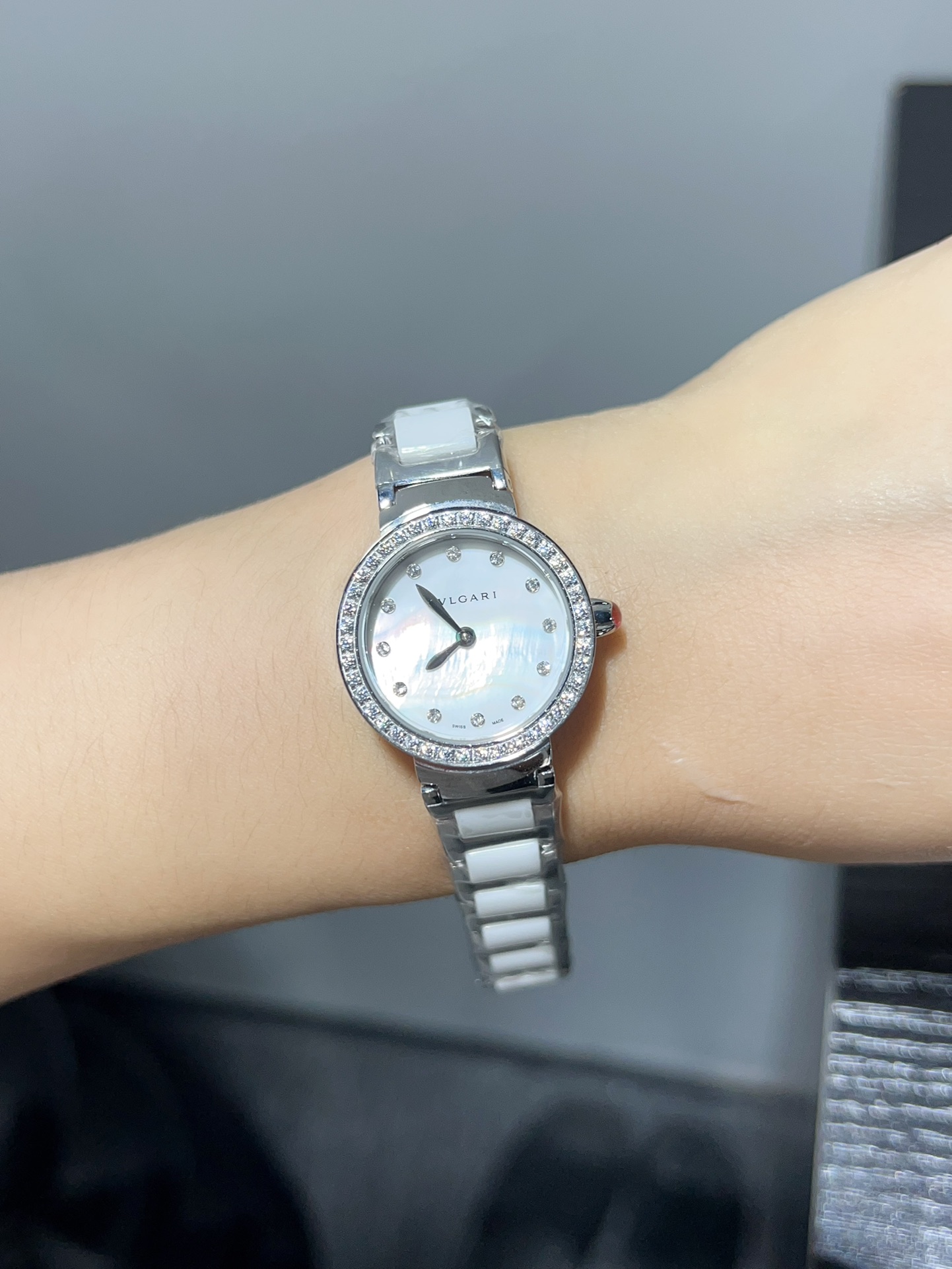 Luxury Bvlgari Watch with Gold Ceramics and Drilling: Classic Fashionable Design - 图片 8
