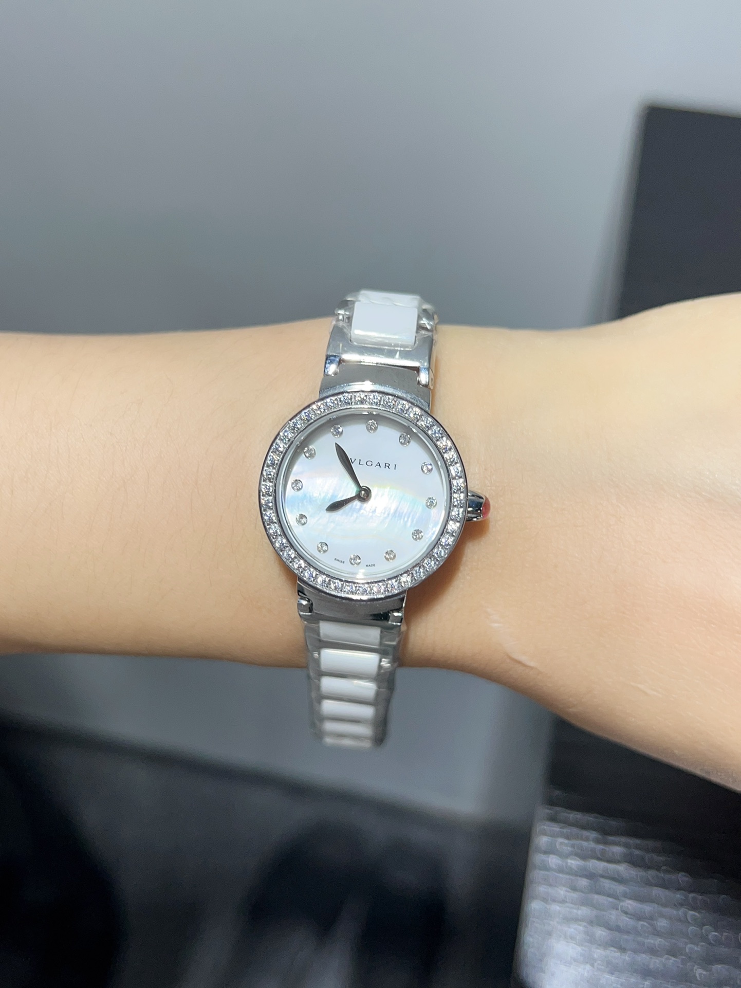 Luxury Bvlgari Watch with Gold Ceramics and Drilling: Classic Fashionable Design - 图片 7