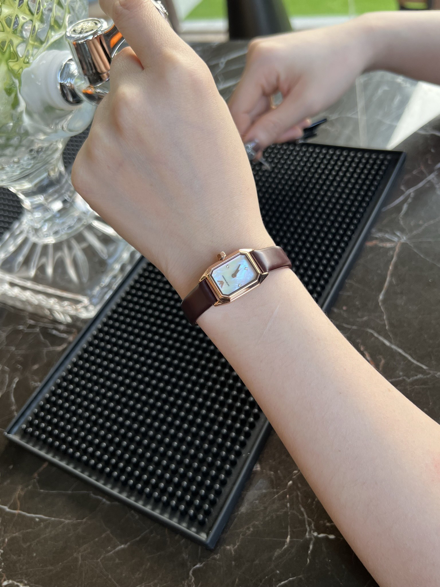 Mermaid Pipe 504: Amani’s Regold Mordon-Style Wristwatch with Natural Pearl Bee Watchboard - 图片 3