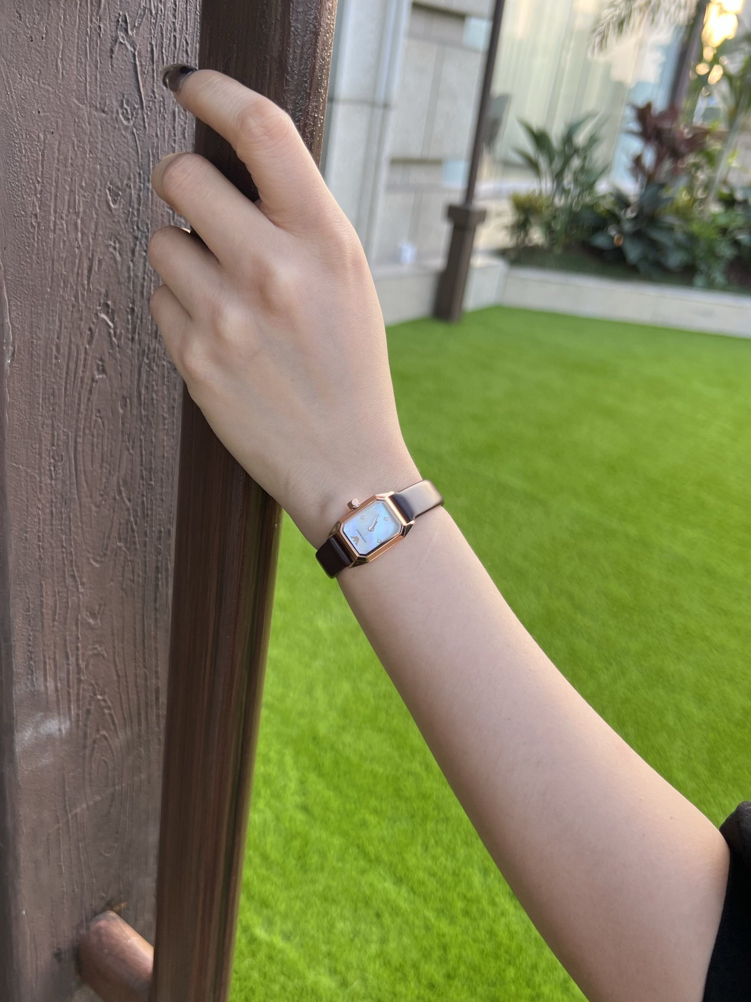 Mermaid Pipe 504: Amani’s Regold Mordon-Style Wristwatch with Natural Pearl Bee Watchboard - 图片 4