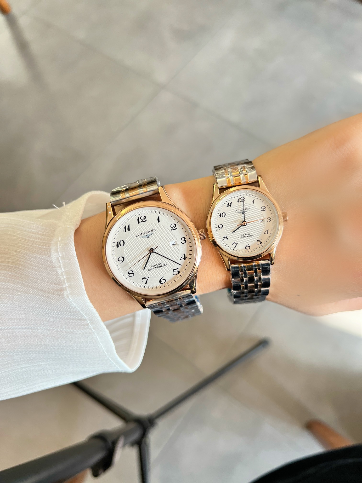 白190-金210 钢带+20 。浪琴-LONGINES‼️精品情侣对表🌹🌹🌹携手而来，简约精致，品质精湛，热卖全城。采用进口石英机芯，顶级316精钢表壳，进口小牛皮表带，矿物质超强镜面，男款尺寸40*10，女款尺寸 30*10🔥顶级出品 精品不断🔥