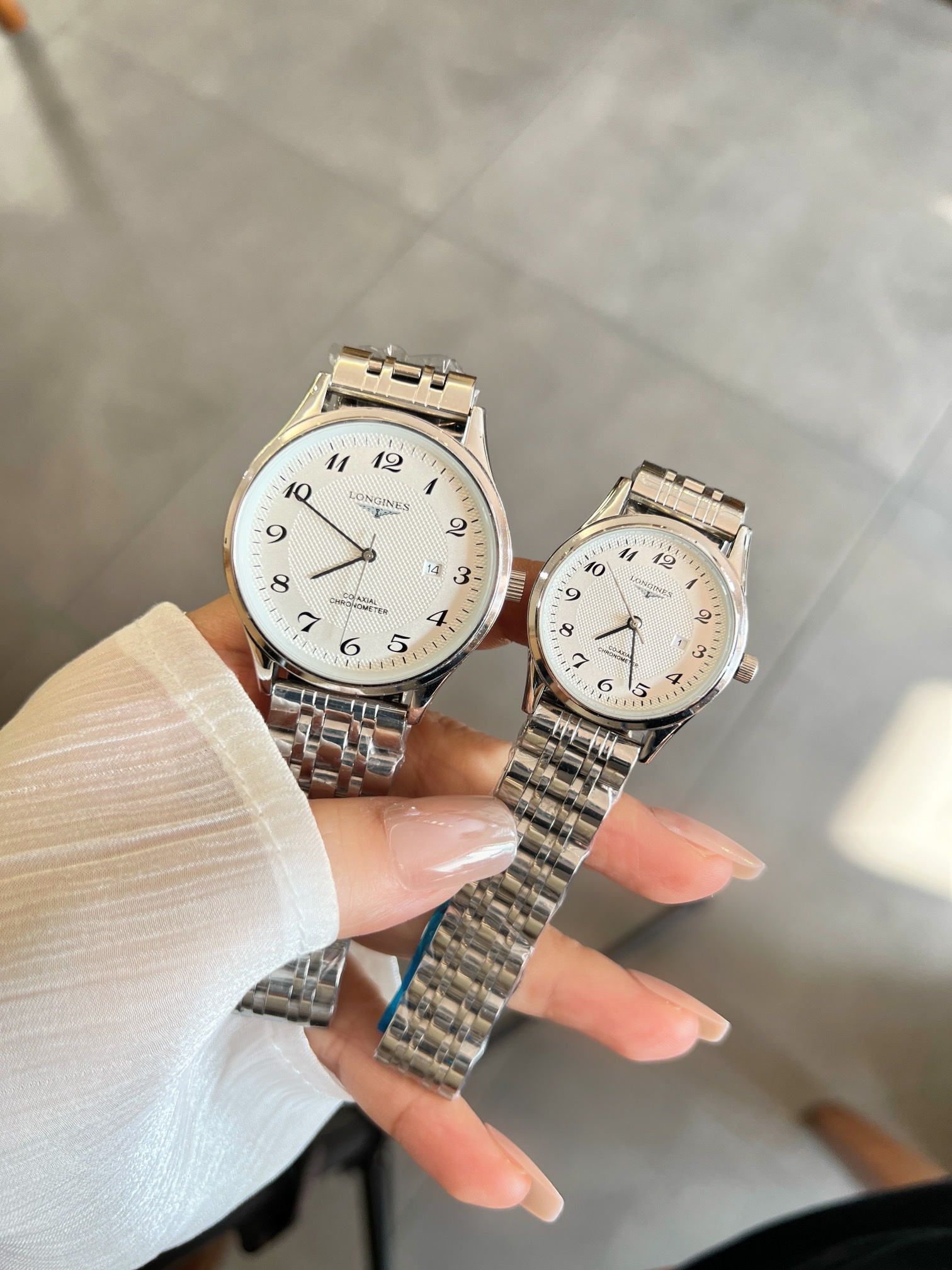 白190-金210 钢带+20 。浪琴-LONGINES‼️精品情侣对表🌹🌹🌹携手而来，简约精致，品质精湛，热卖全城。采用进口石英机芯，顶级316精钢表壳，进口小牛皮表带，矿物质超强镜面，男款尺寸40*10，女款尺寸 30*10🔥顶级出品 精品不断🔥
