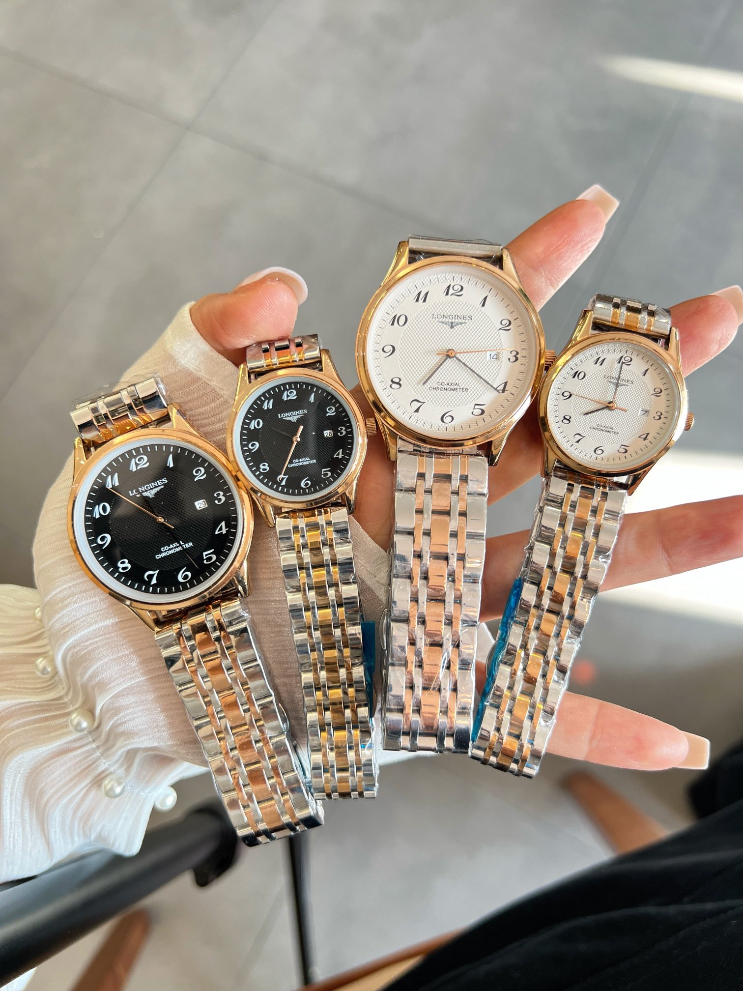 白190-金210 钢带+20 。浪琴-LONGINES‼️精品情侣对表🌹🌹🌹携手而来，简约精致，品质精湛，热卖全城。采用进口石英机芯，顶级316精钢表壳，进口小牛皮表带，矿物质超强镜面，男款尺寸40*10，女款尺寸 30*10🔥顶级出品 精品不断🔥