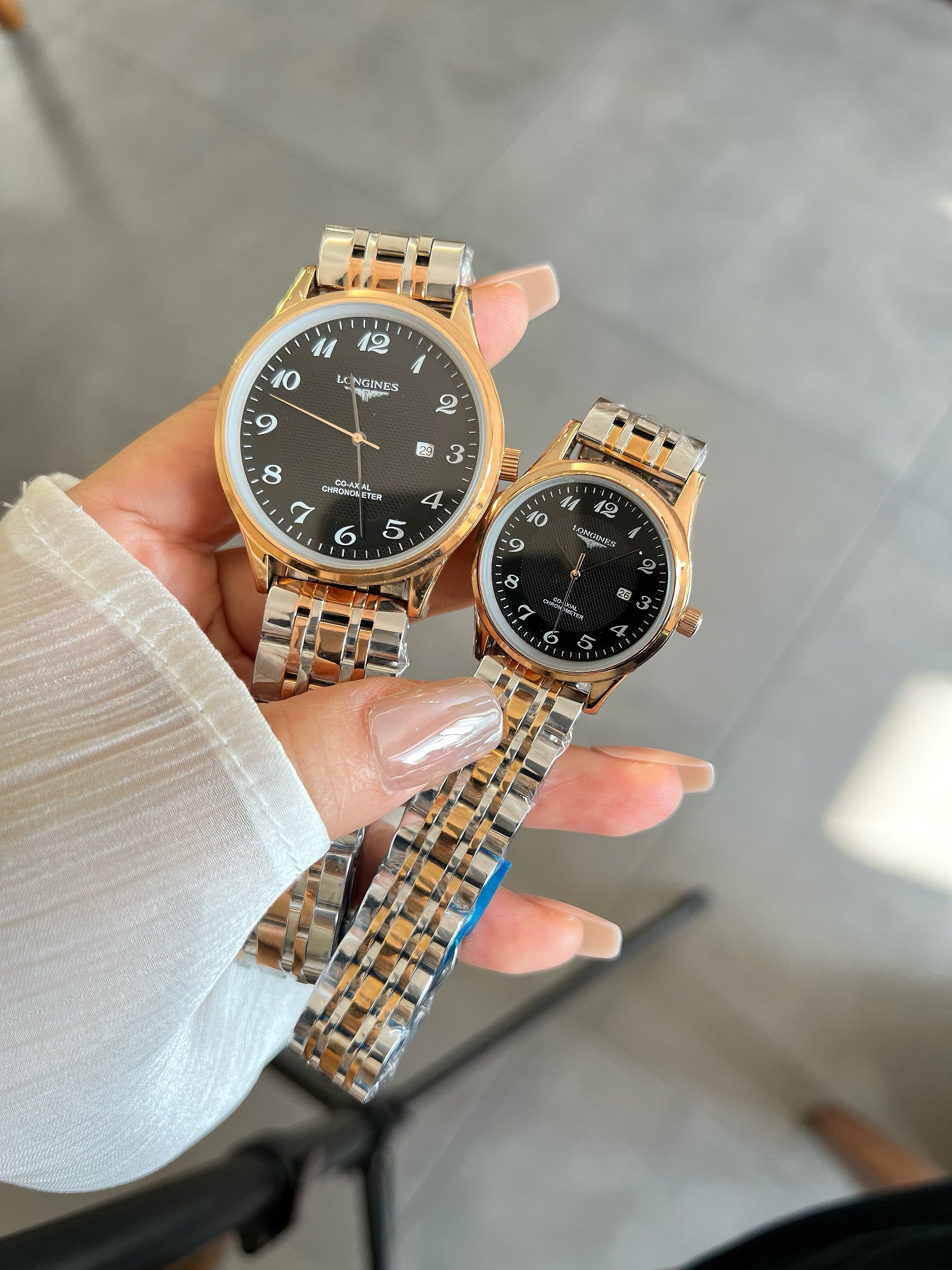 白190-金210 钢带+20 。浪琴-LONGINES‼️精品情侣对表🌹🌹🌹携手而来，简约精致，品质精湛，热卖全城。采用进口石英机芯，顶级316精钢表壳，进口小牛皮表带，矿物质超强镜面，男款尺寸40*10，女款尺寸 30*10🔥顶级出品 精品不断🔥